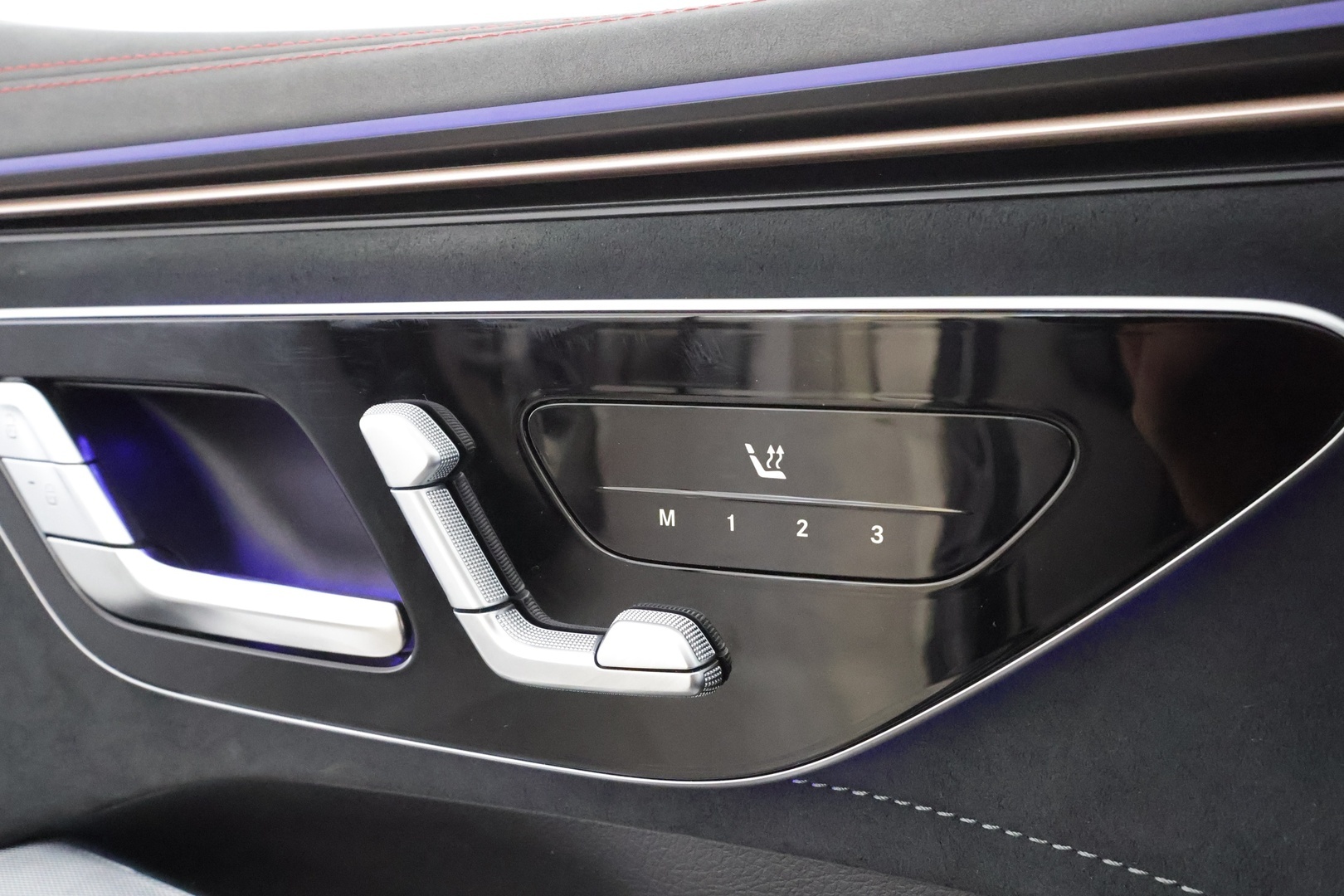 MERCEDES-BENZ EQE SUV 2025