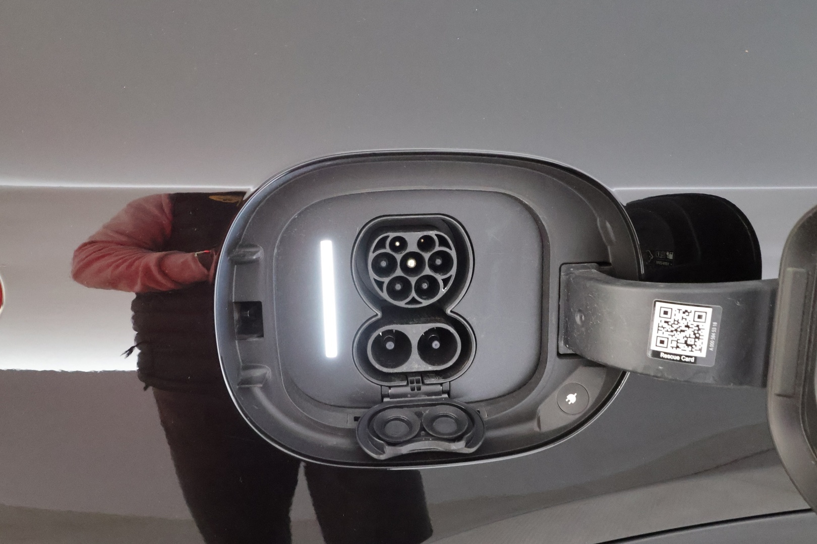 MERCEDES-BENZ EQE SUV 2025