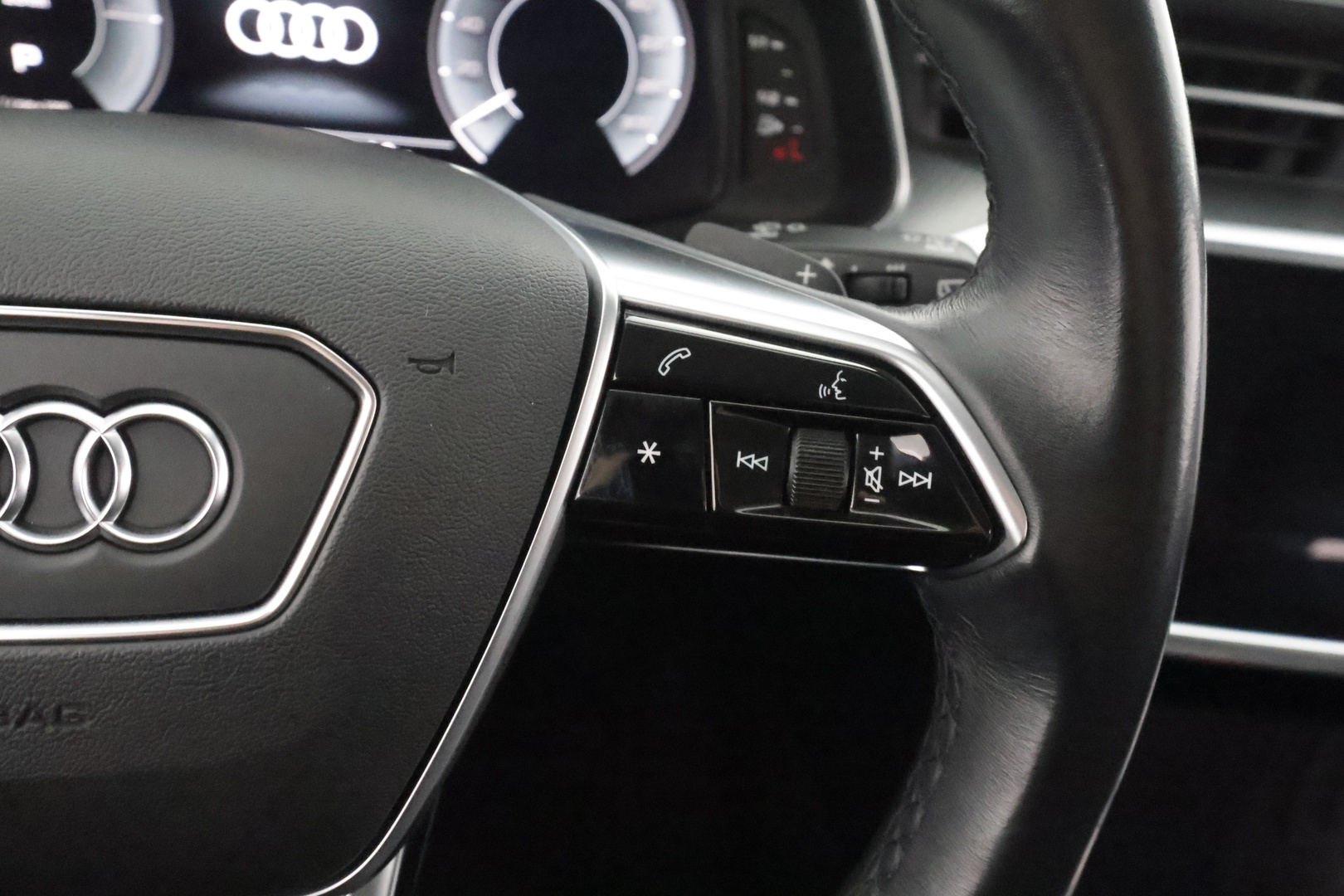 AUDI A6 2024