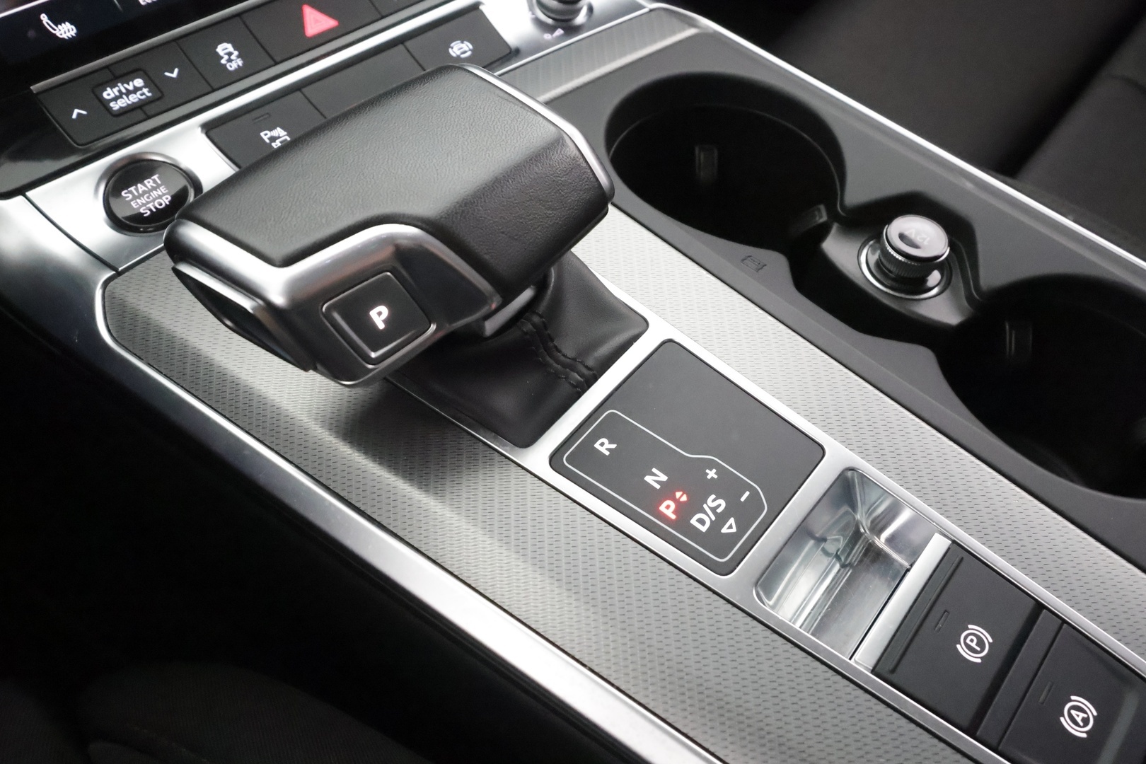 AUDI A6 2024