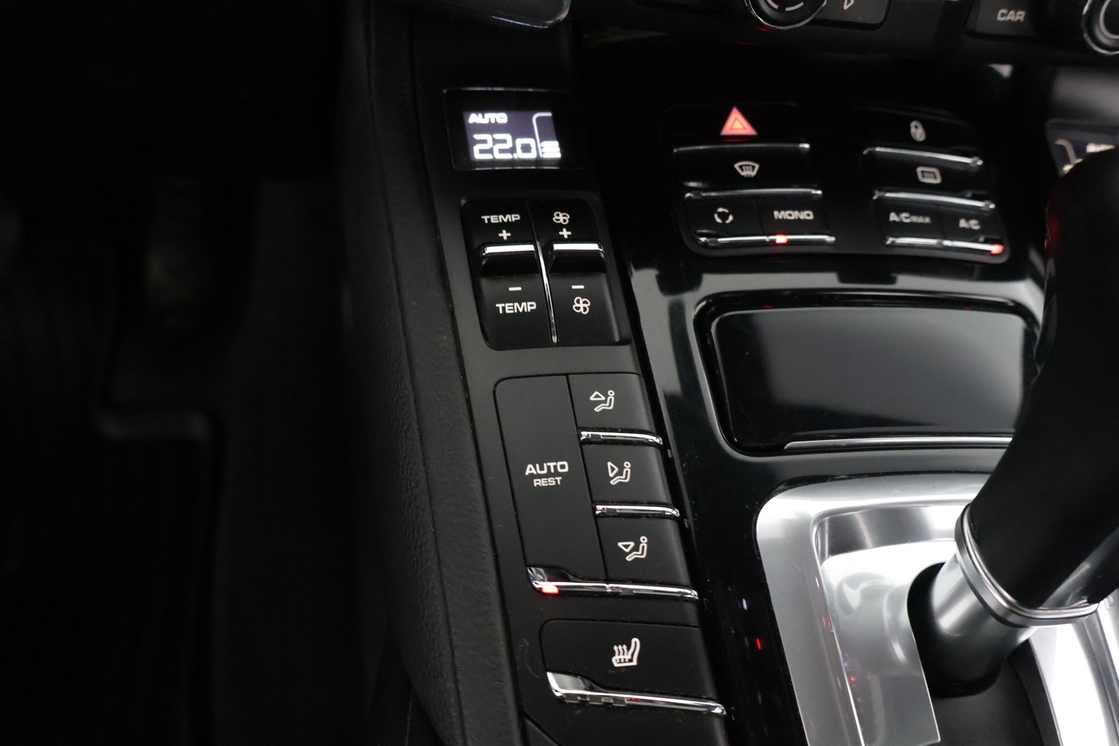 PORSCHE Cayenne 2012