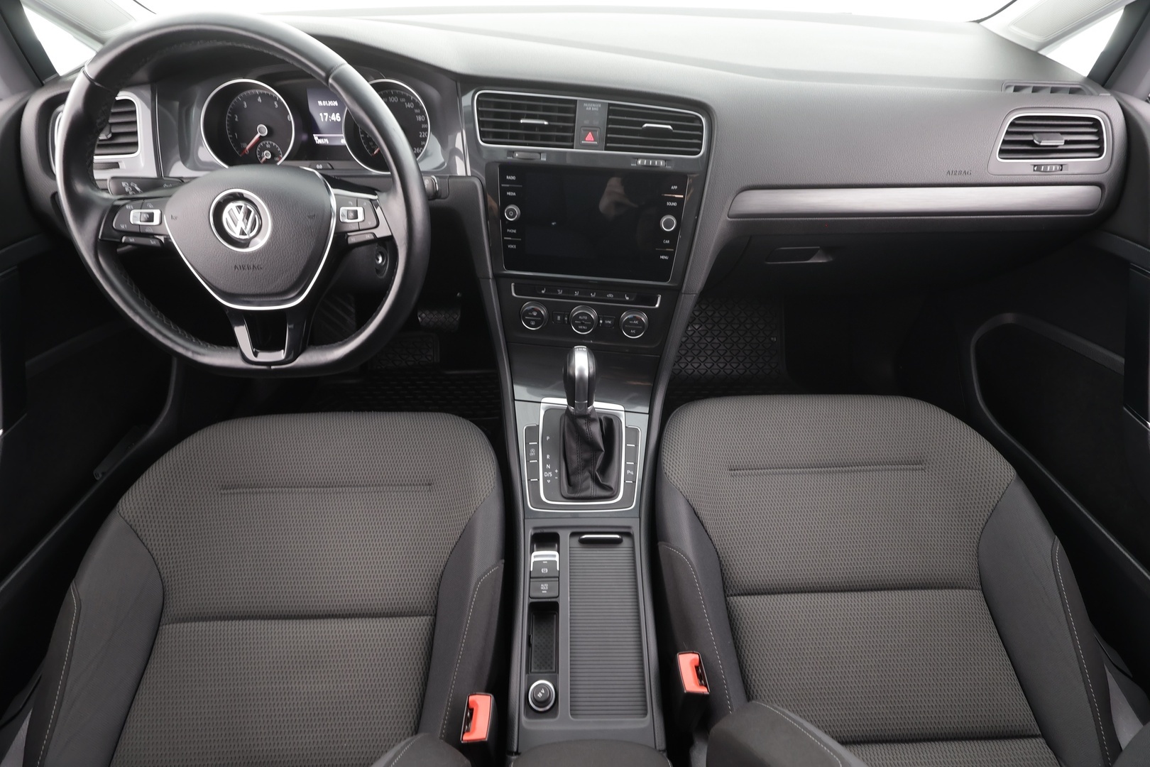 VOLKSWAGEN Golf 2018