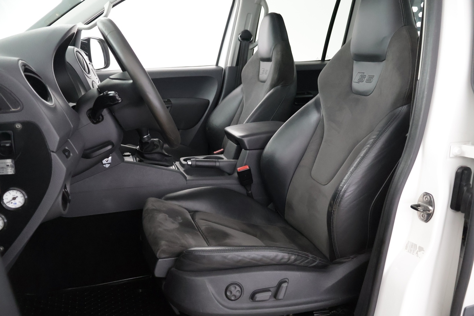 VOLKSWAGEN Amarok 2016