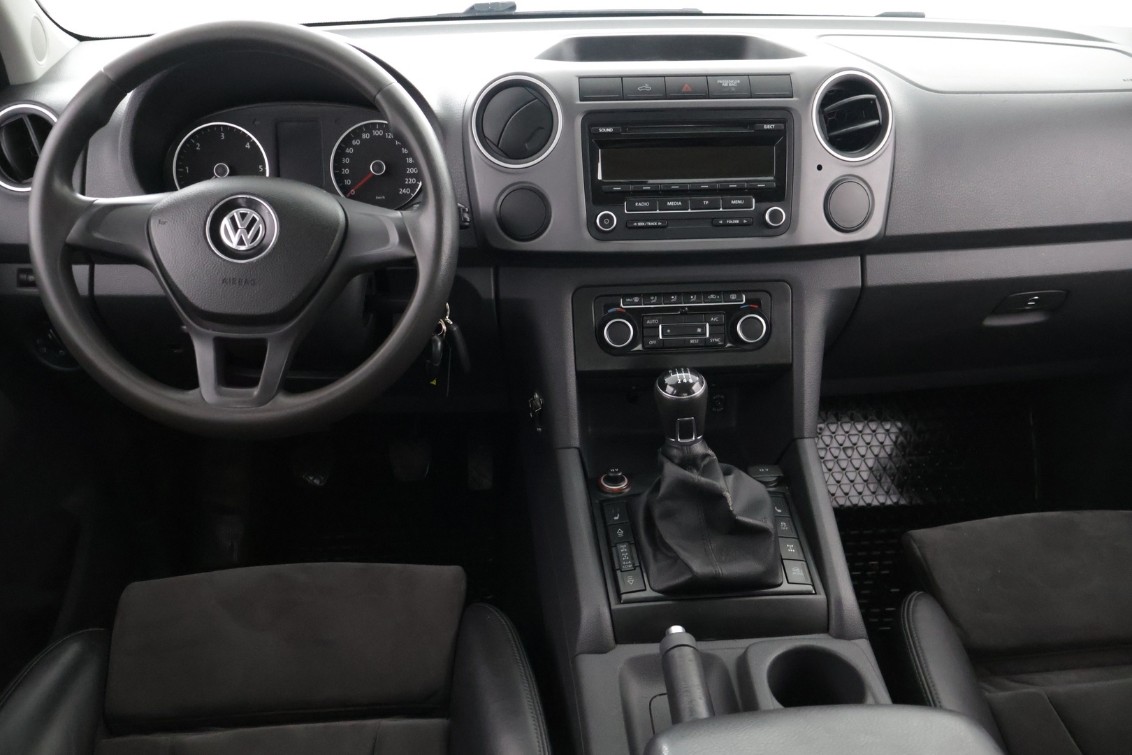 VOLKSWAGEN Amarok 2016
