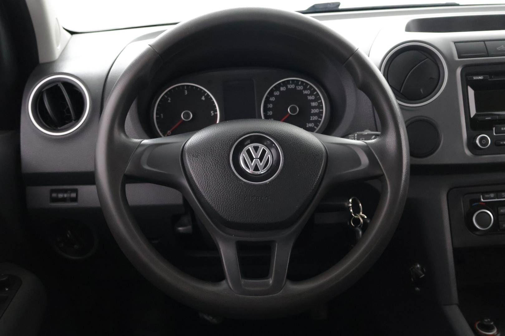 VOLKSWAGEN Amarok 2016
