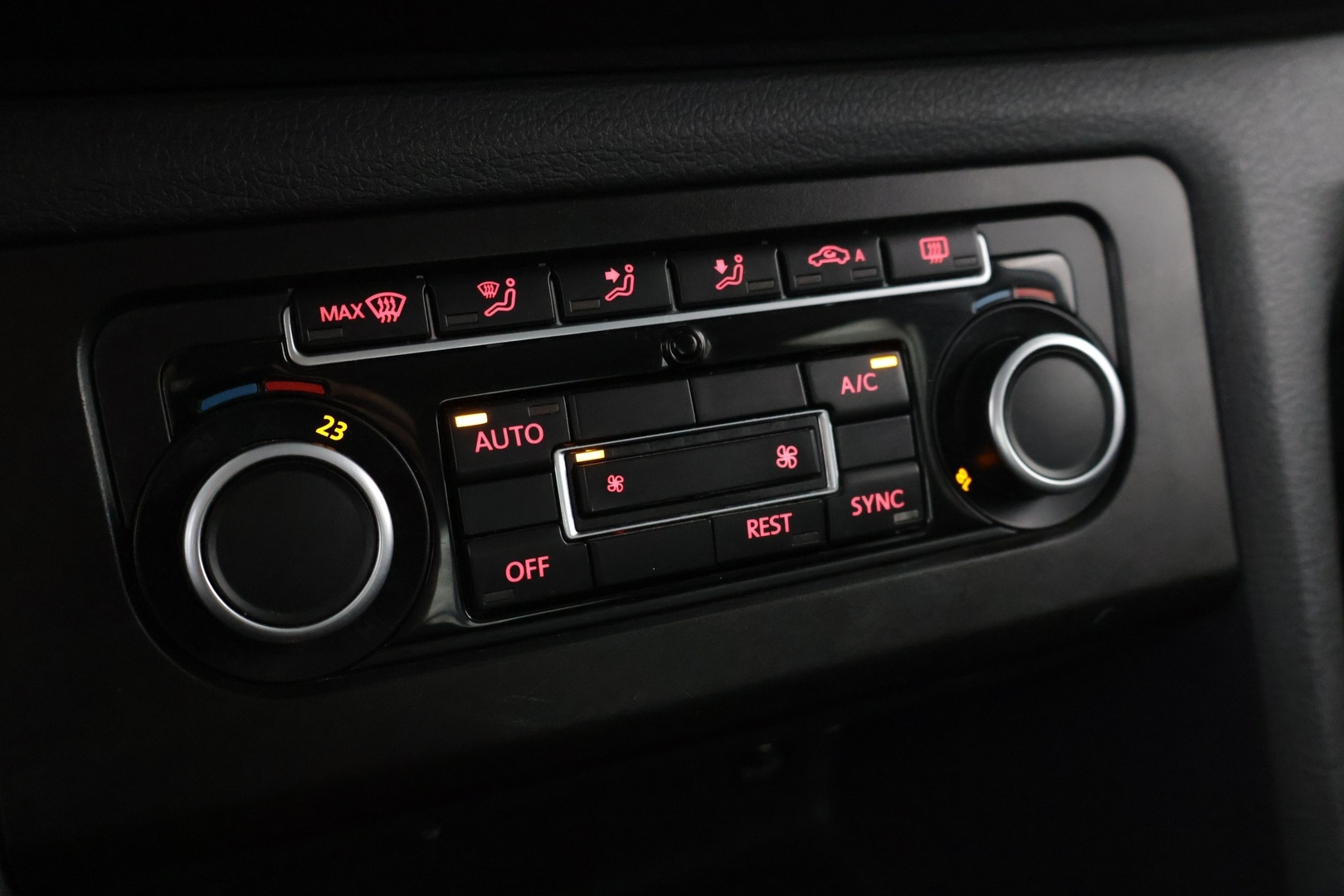 VOLKSWAGEN Amarok 2016