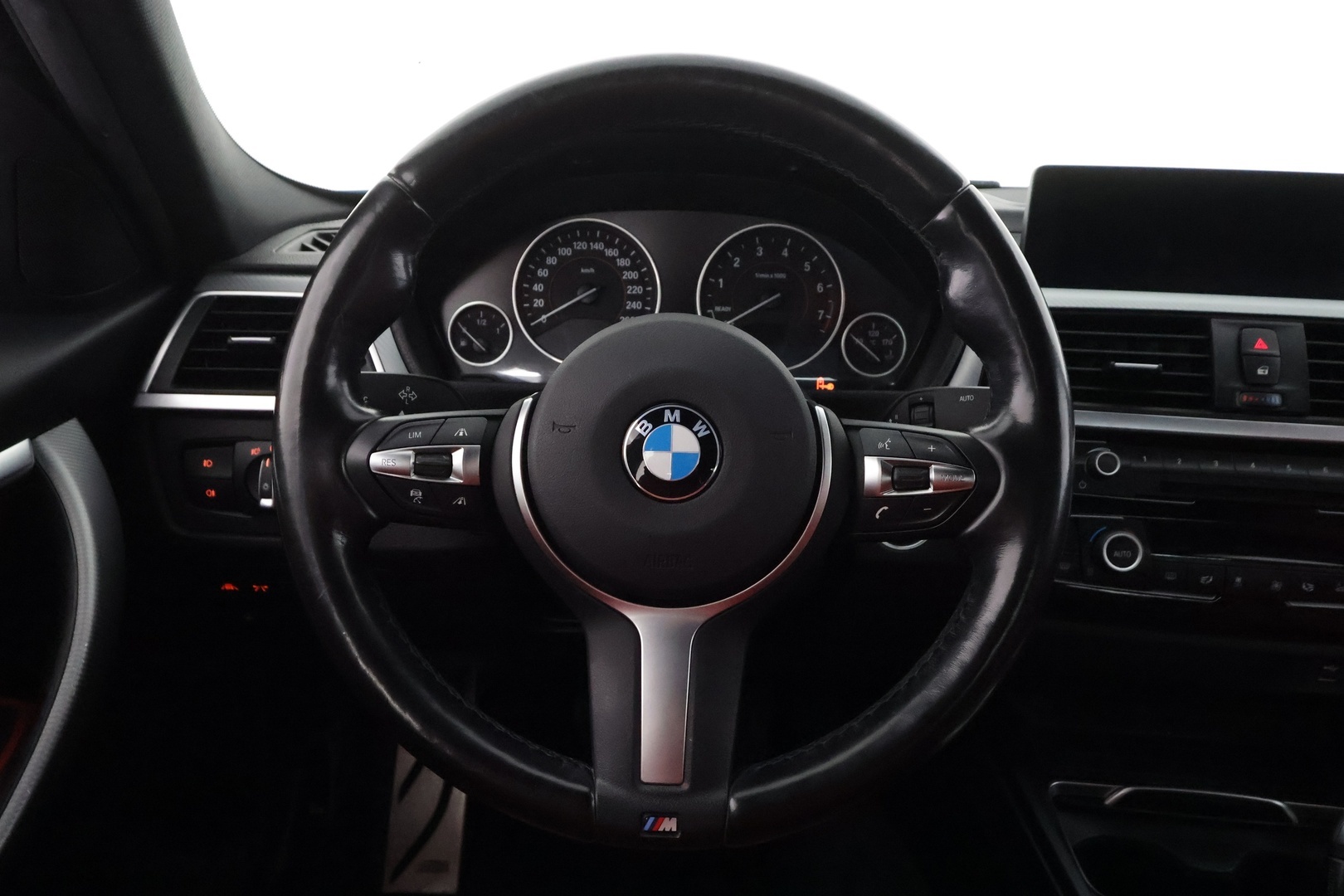 BMW 330 2018