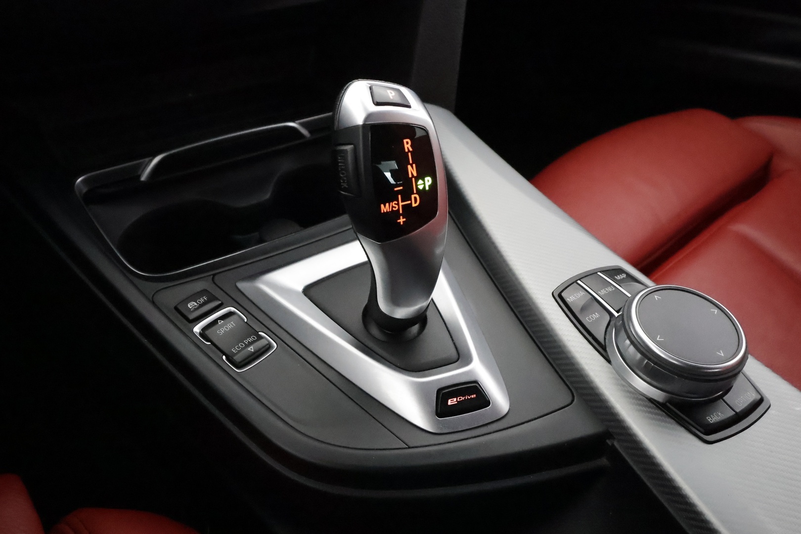 BMW 330 2018