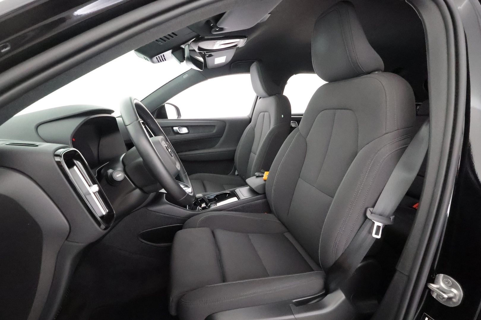 VOLVO XC40 2024