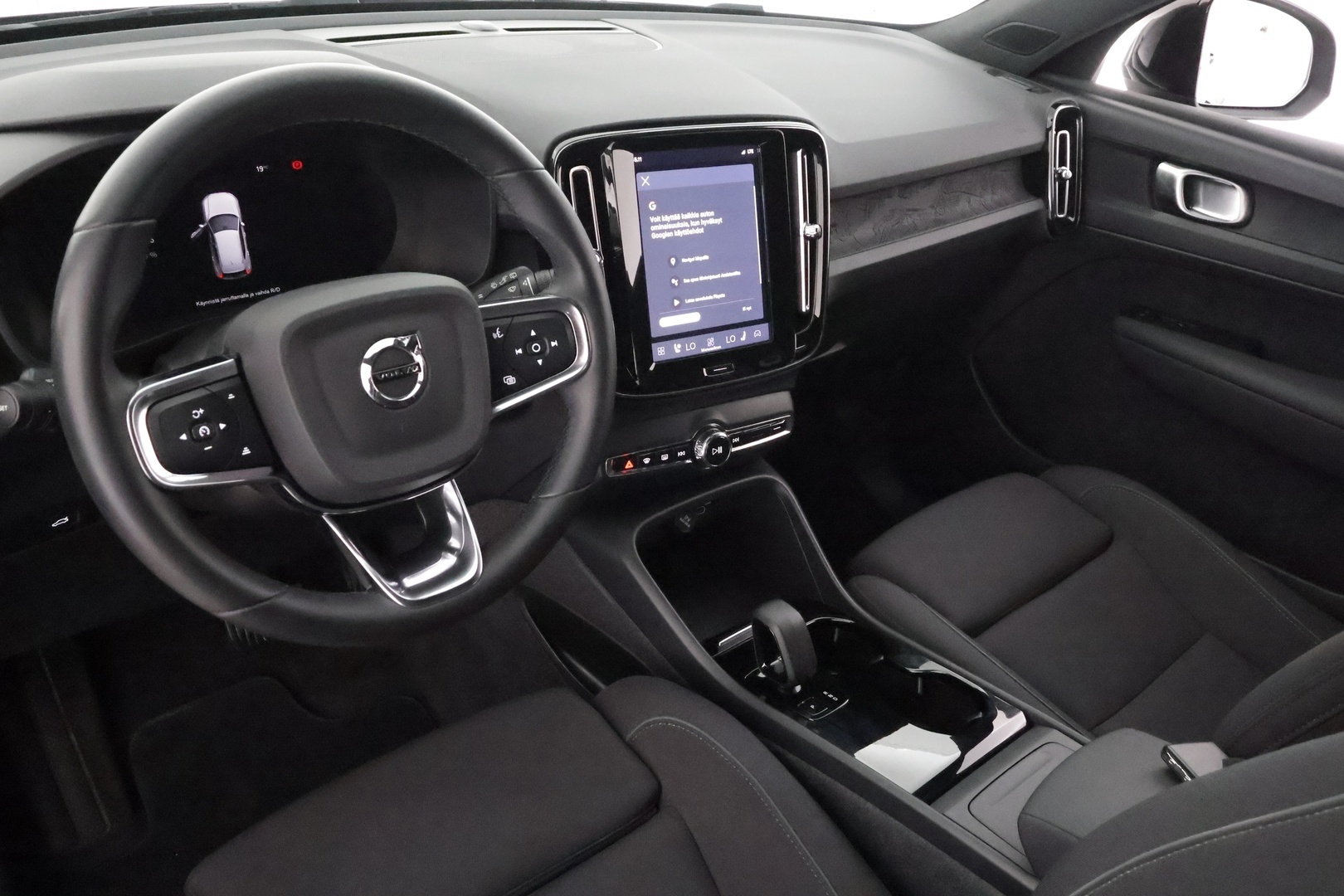 VOLVO XC40 2024