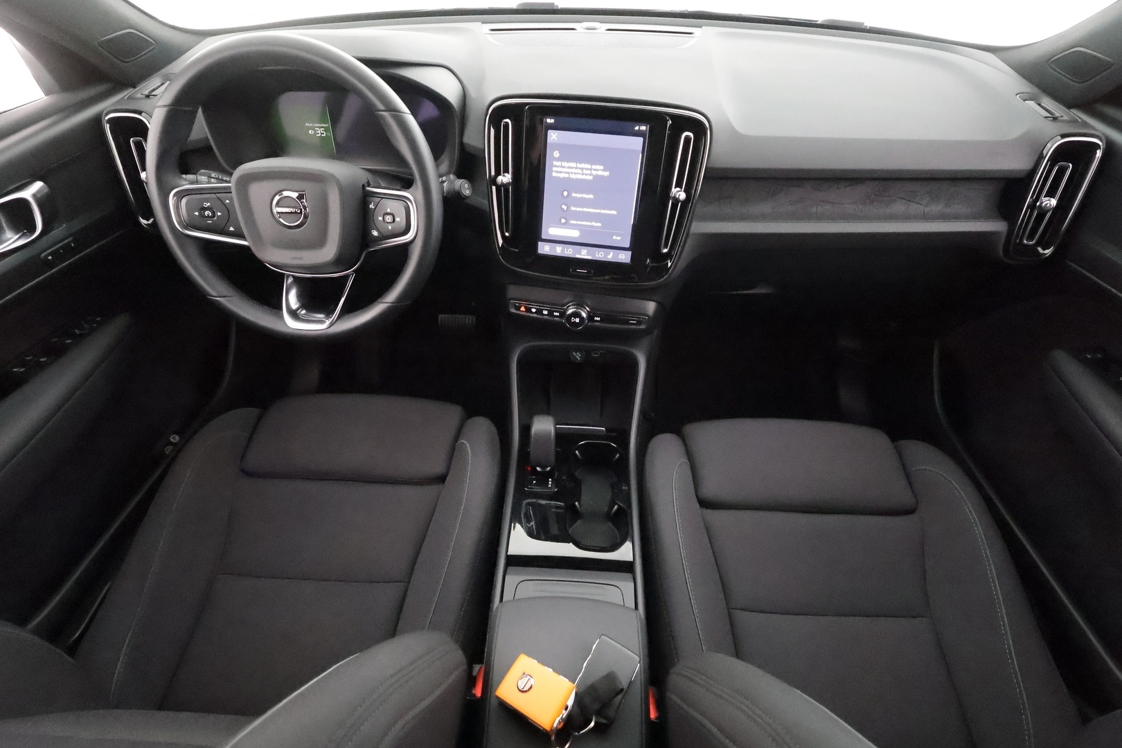 VOLVO XC40 2024