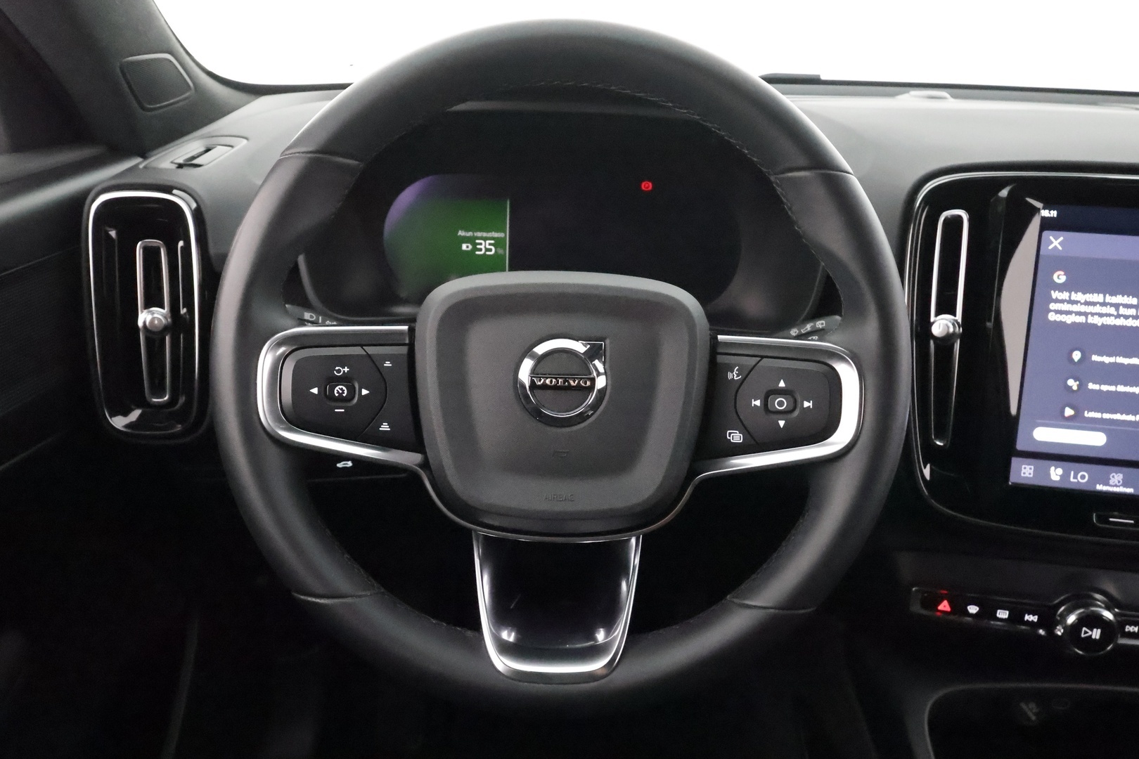 VOLVO XC40 2024