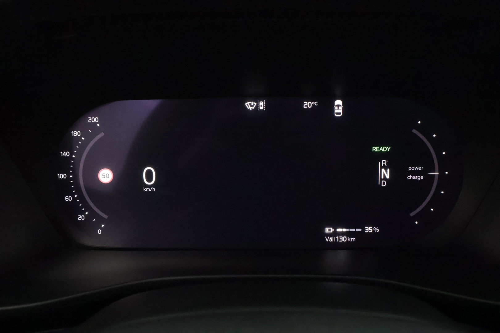 VOLVO XC40 2024