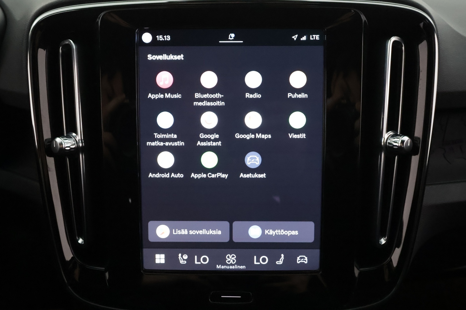 VOLVO XC40 2024