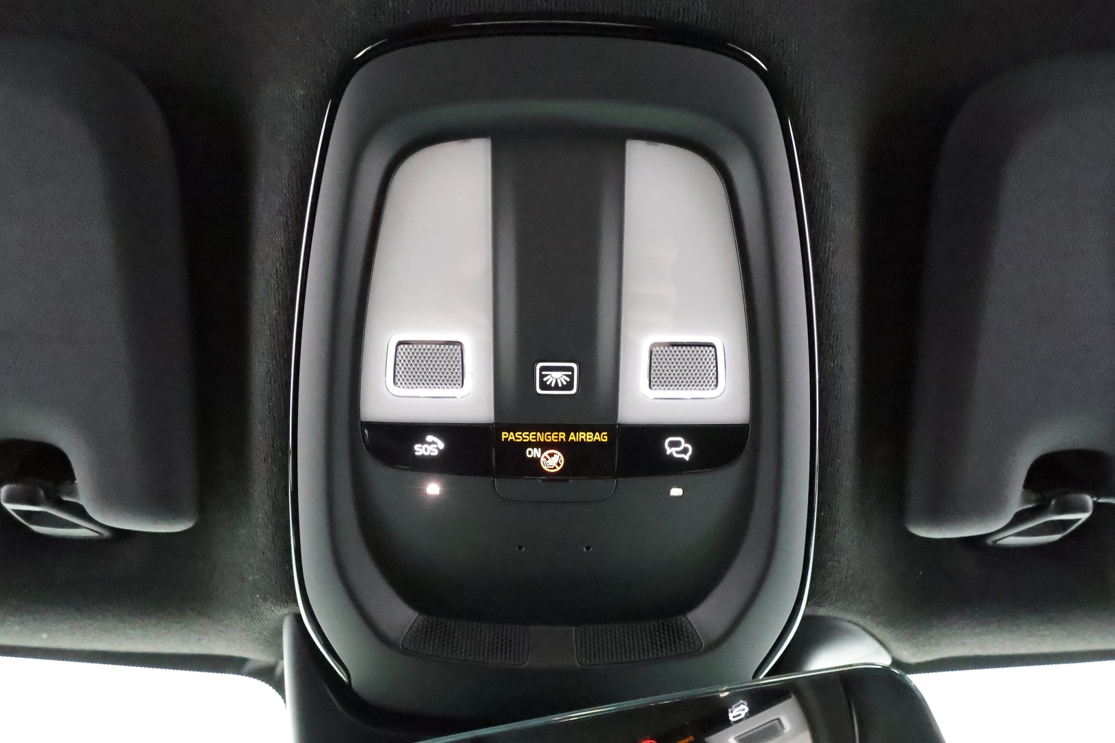 VOLVO XC40 2024