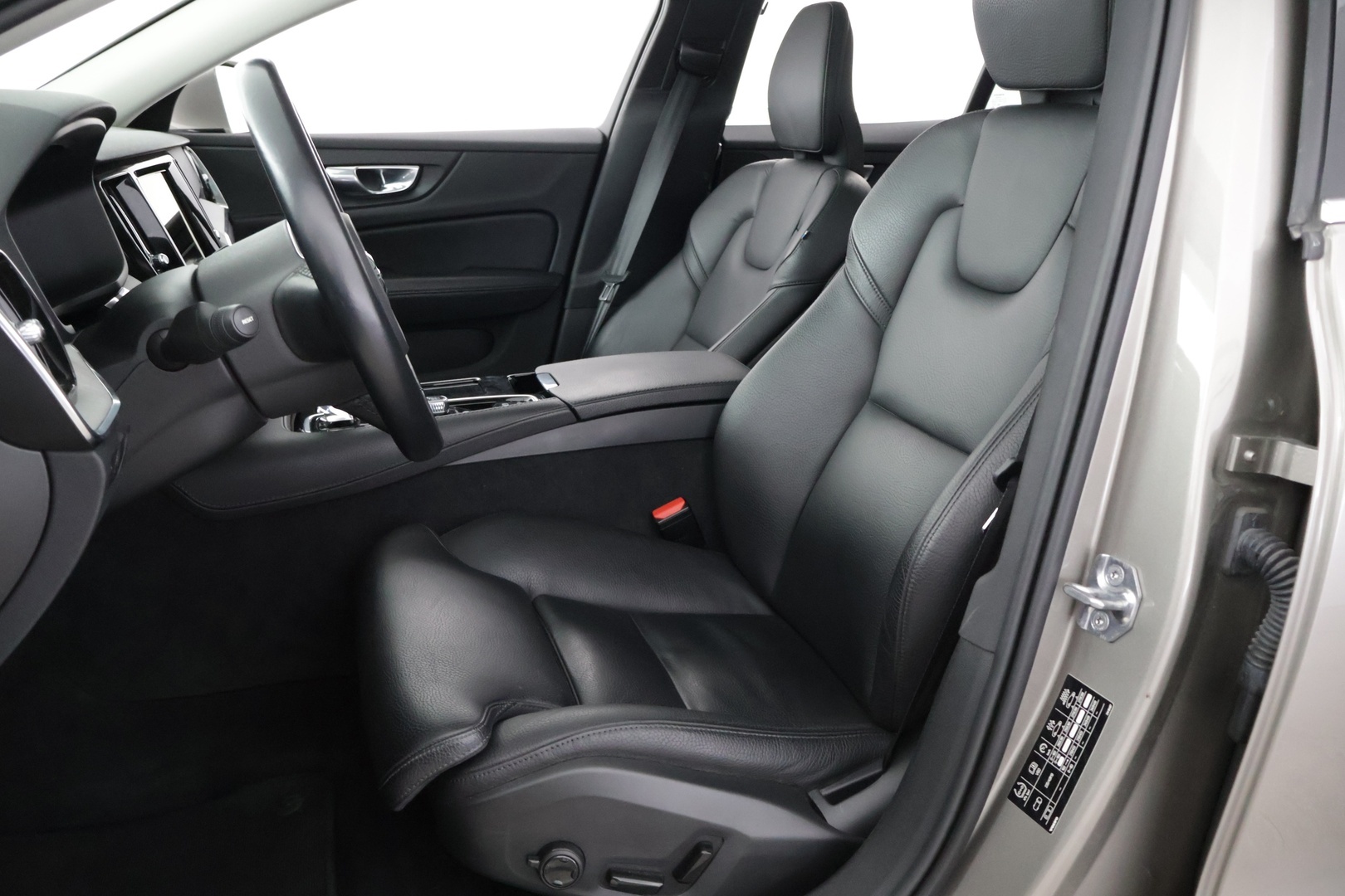 VOLVO V60 2021