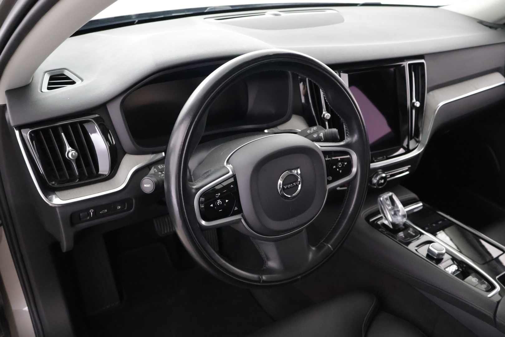 VOLVO V60 2021