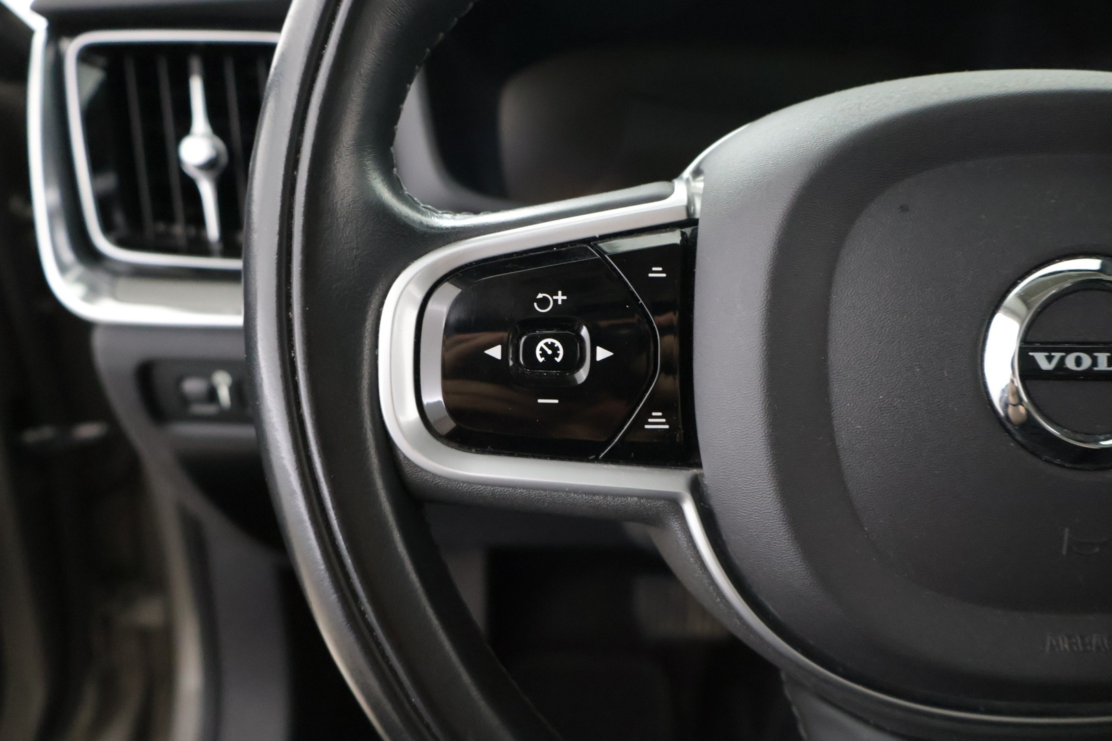 VOLVO V60 2021
