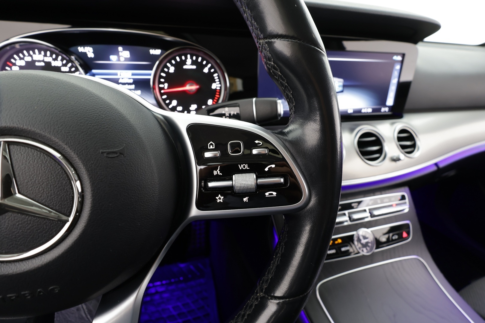 MERCEDES-BENZ E 2019