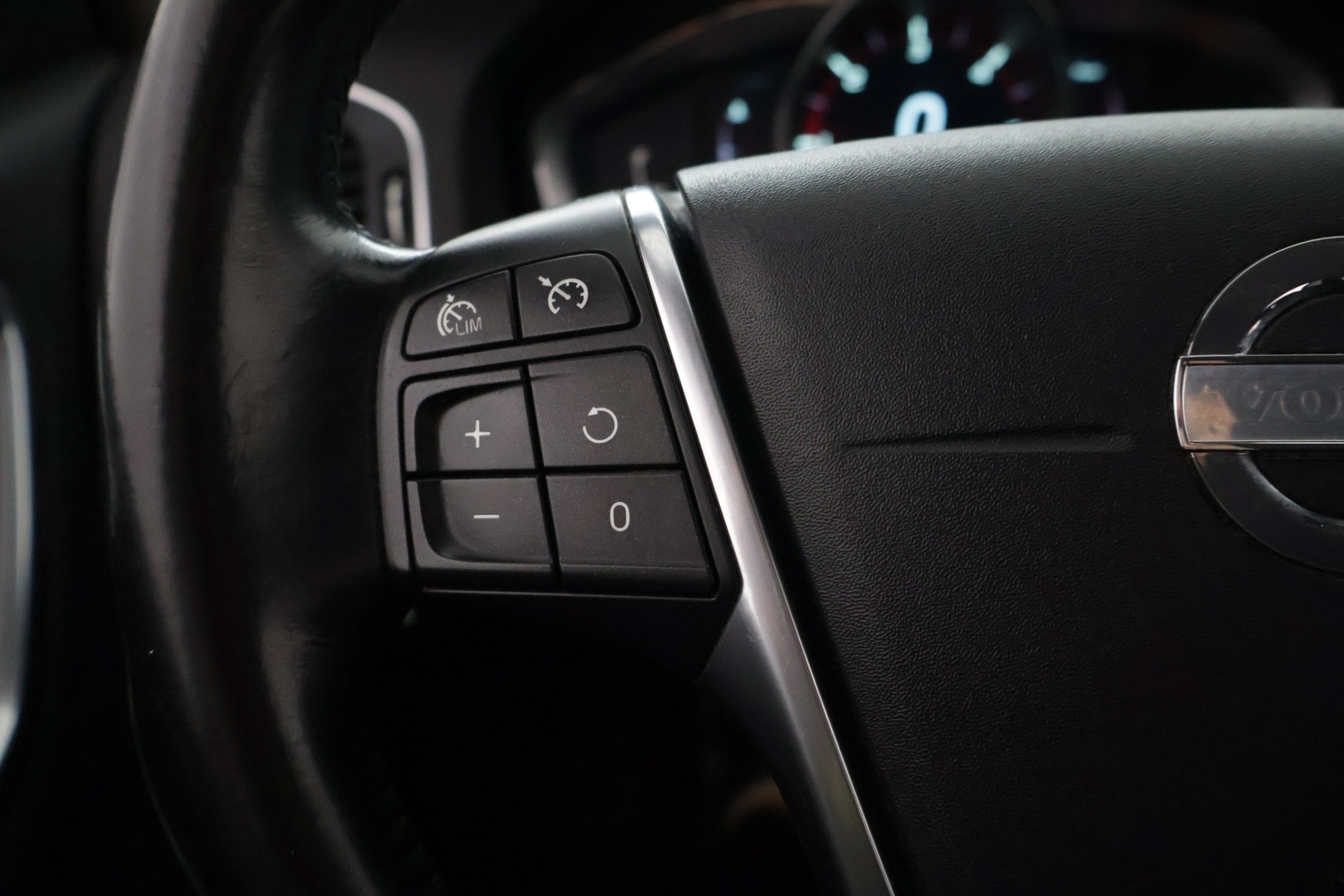 VOLVO V60 2014