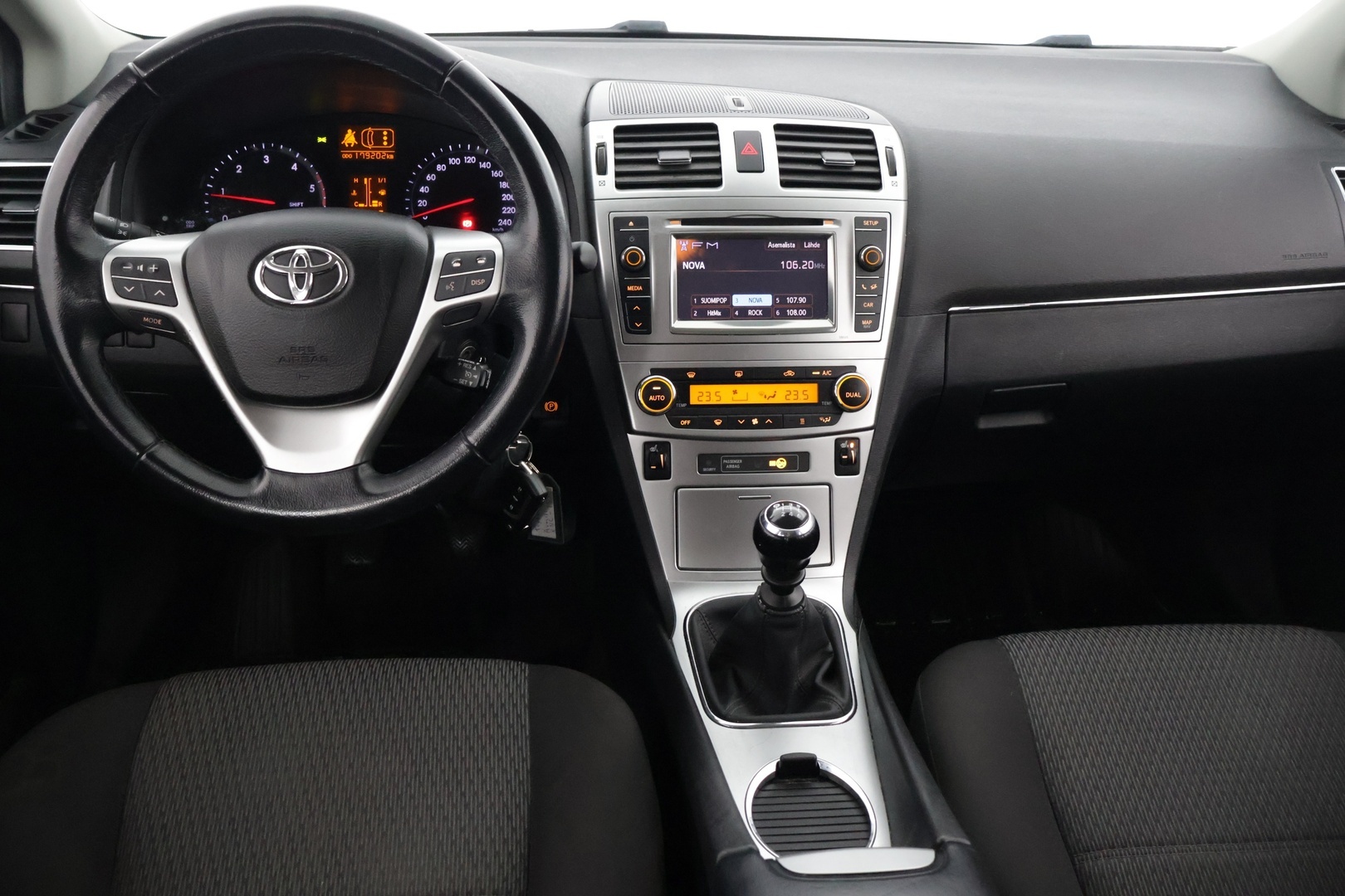 TOYOTA Avensis 2013