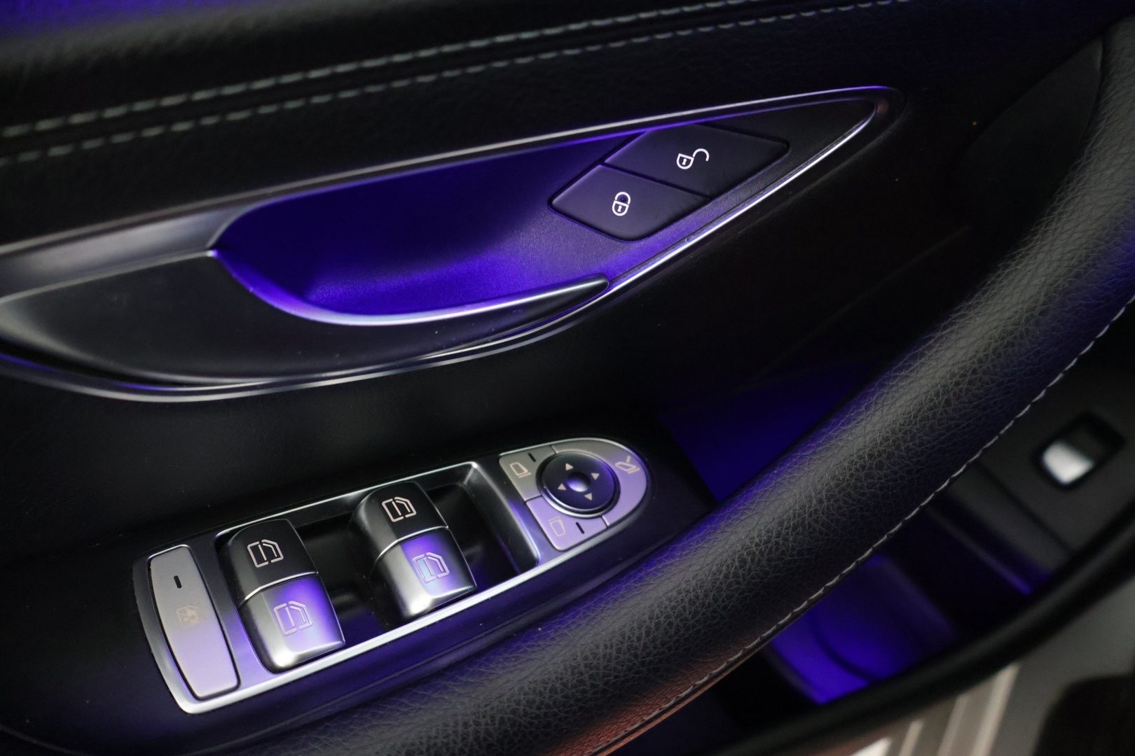 MERCEDES-BENZ E 2018