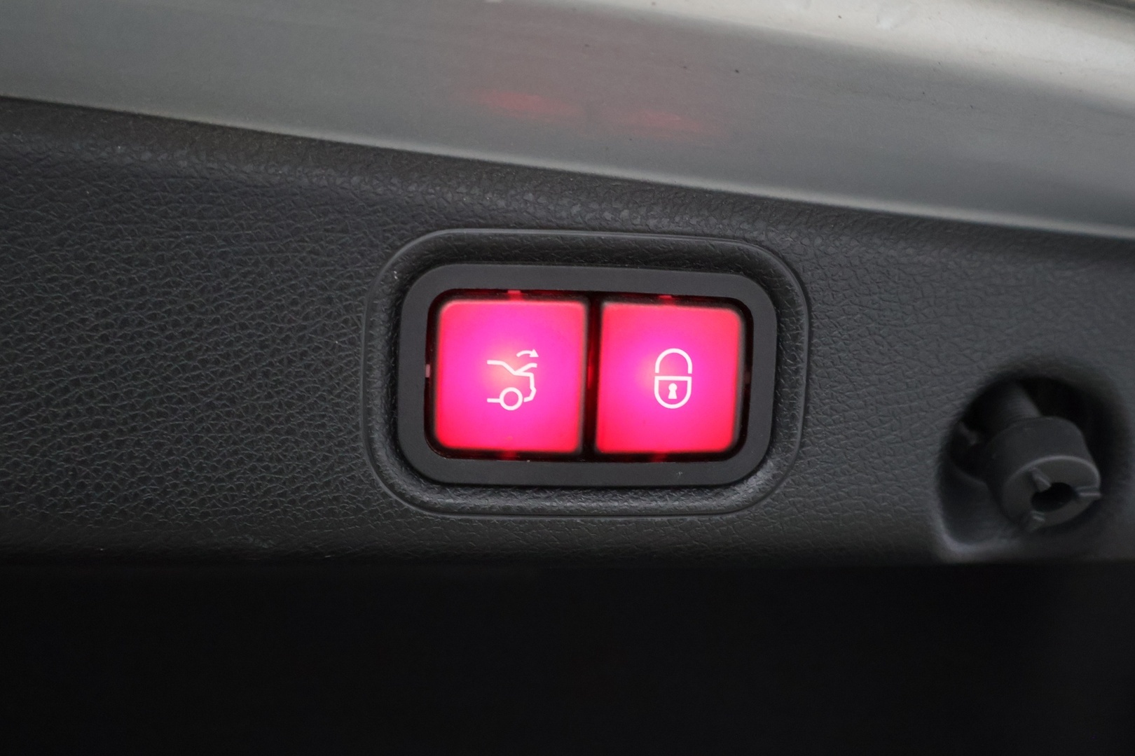 MERCEDES-BENZ E 2018