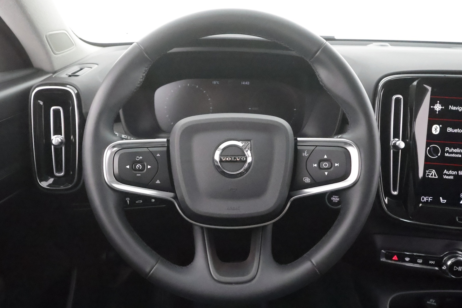 VOLVO XC40 2022