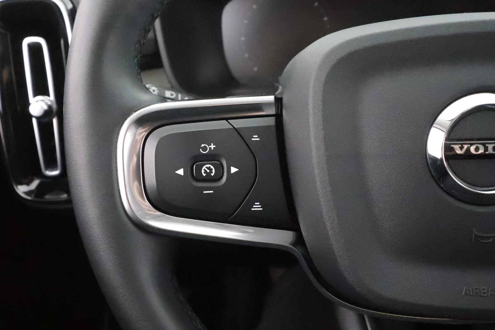 VOLVO XC40 2022