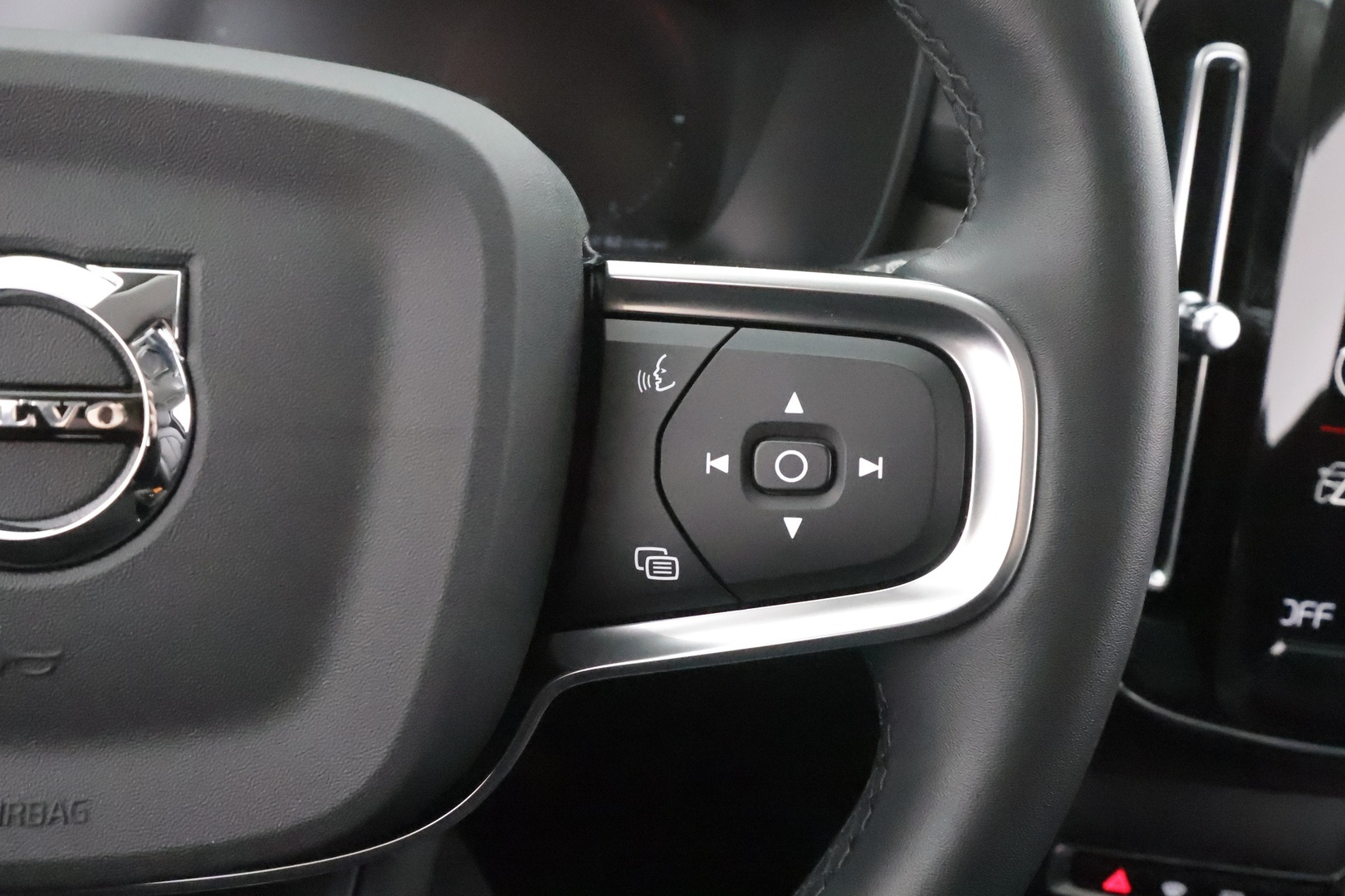 VOLVO XC40 2022