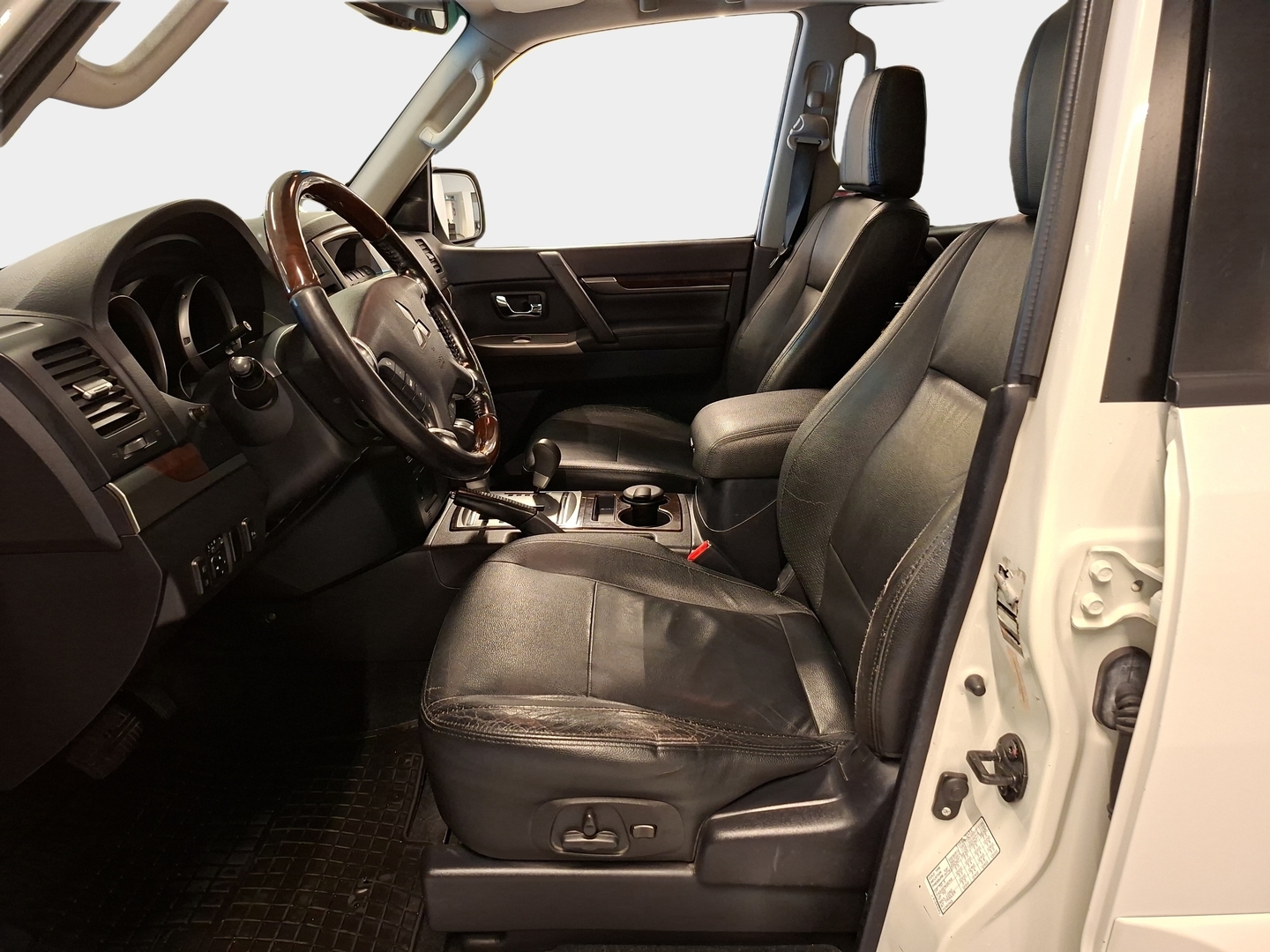 MITSUBISHI Pajero 2012