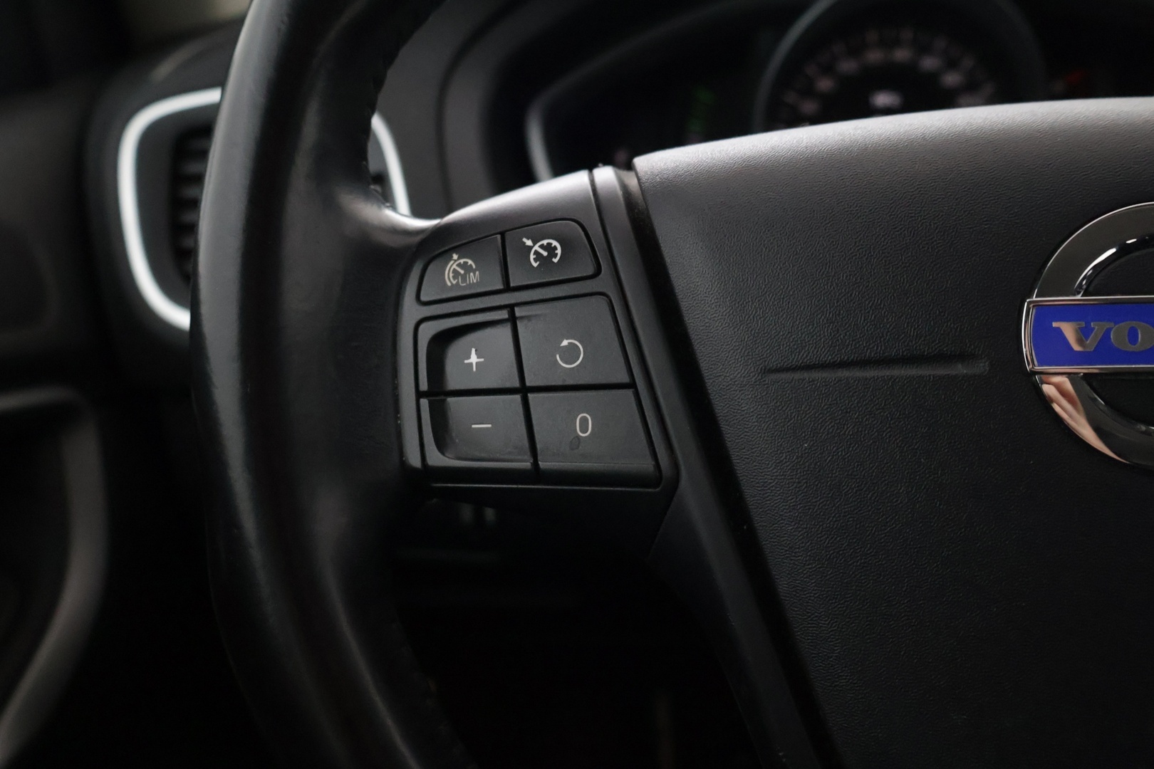 VOLVO V40 2013