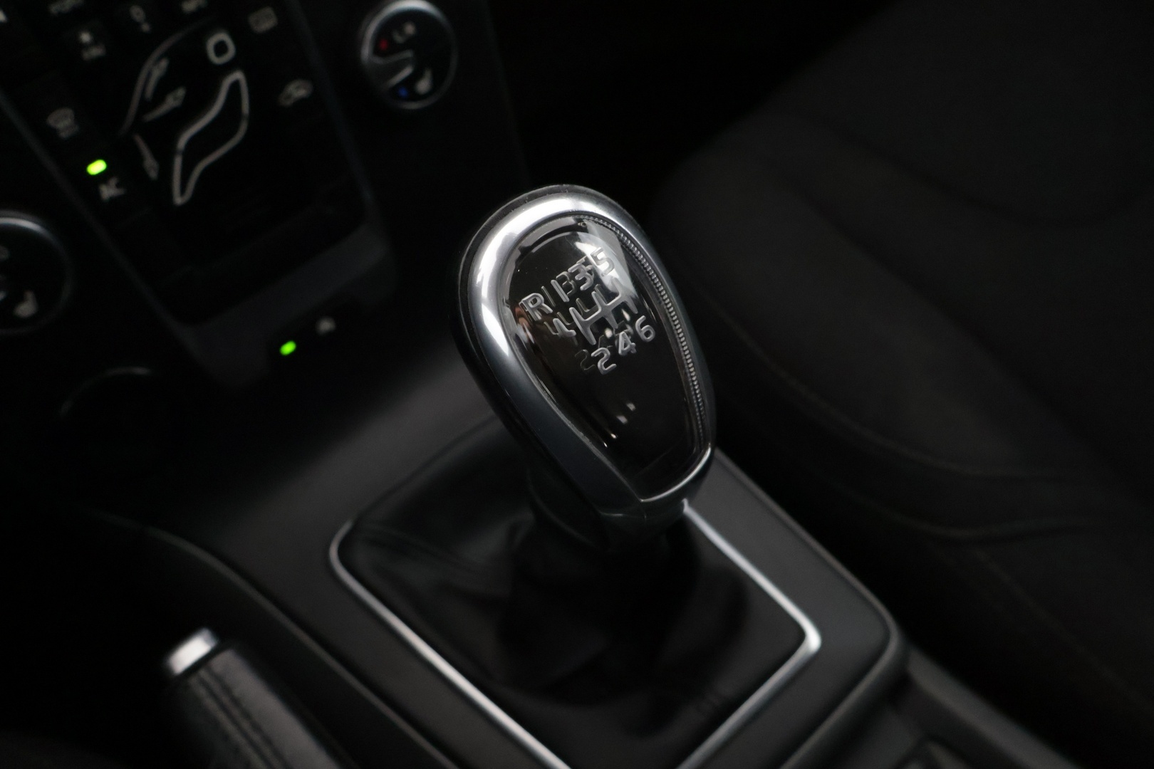 VOLVO V40 2013