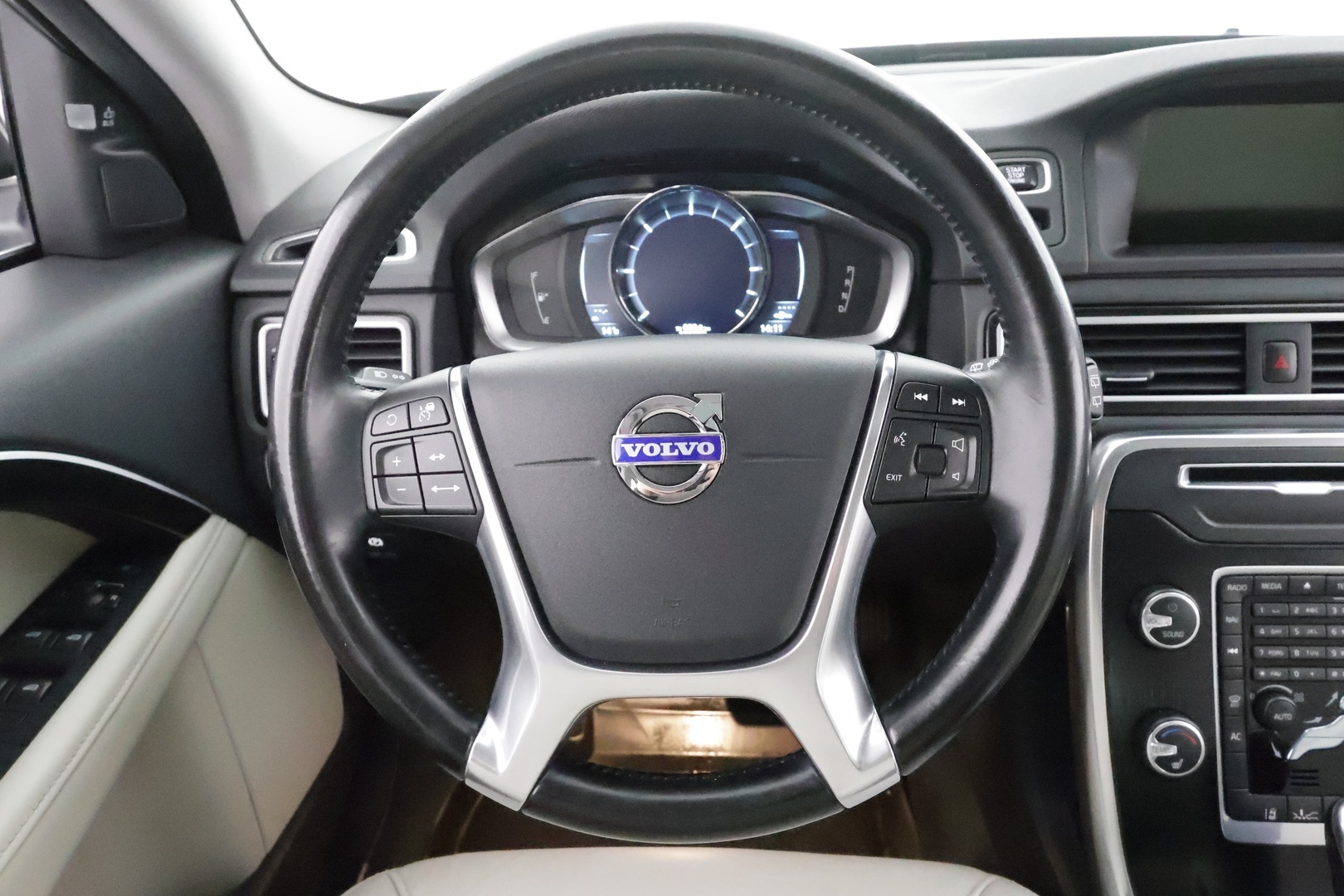 VOLVO XC70 2014