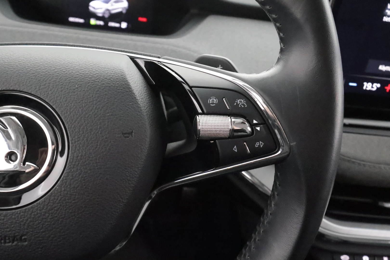 SKODA Enyaq 2023
