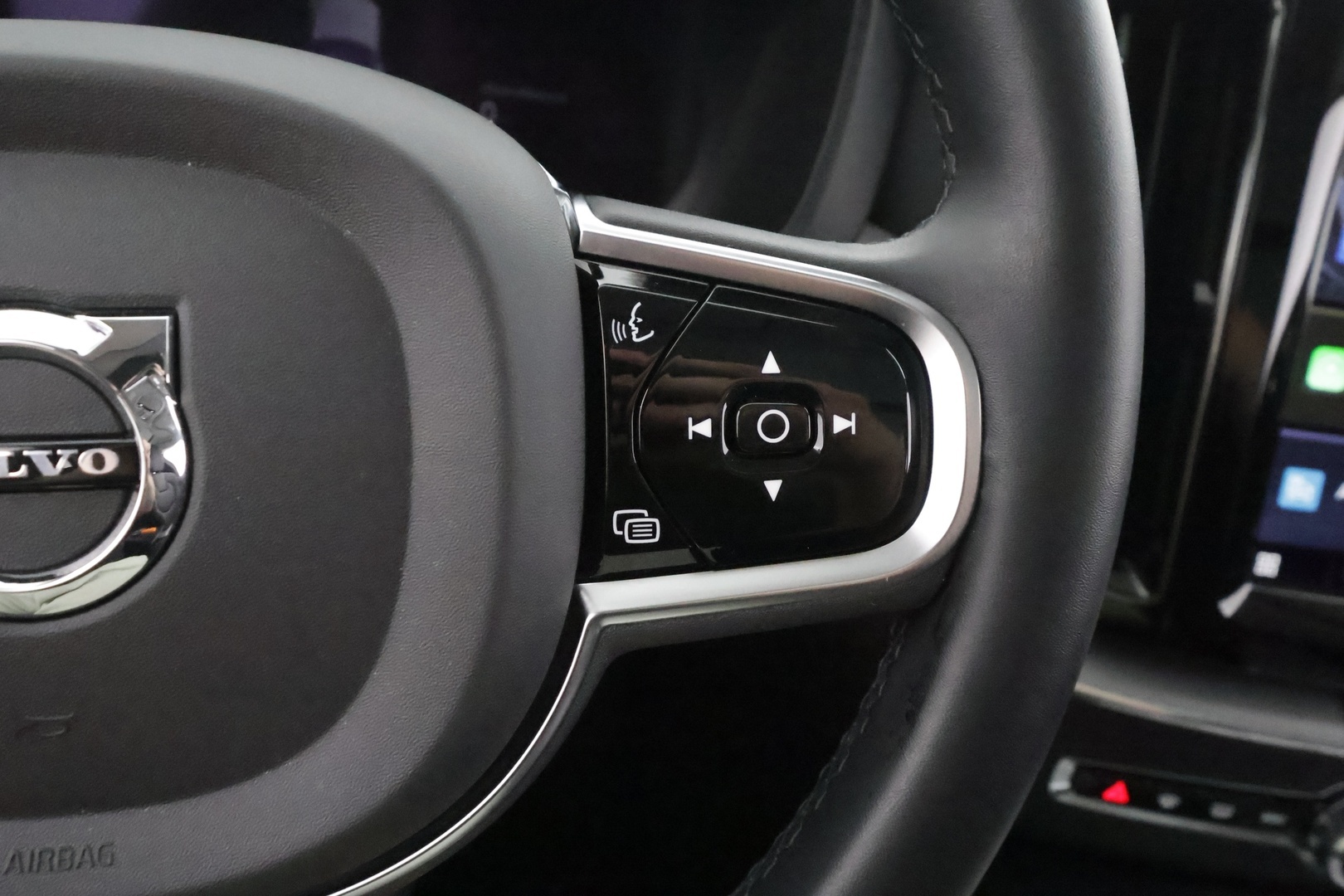 VOLVO XC60 2023