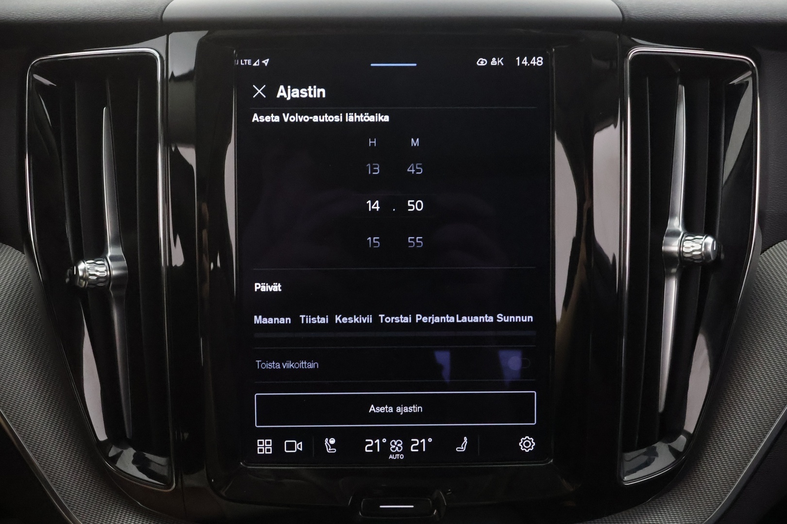 VOLVO XC60 2023