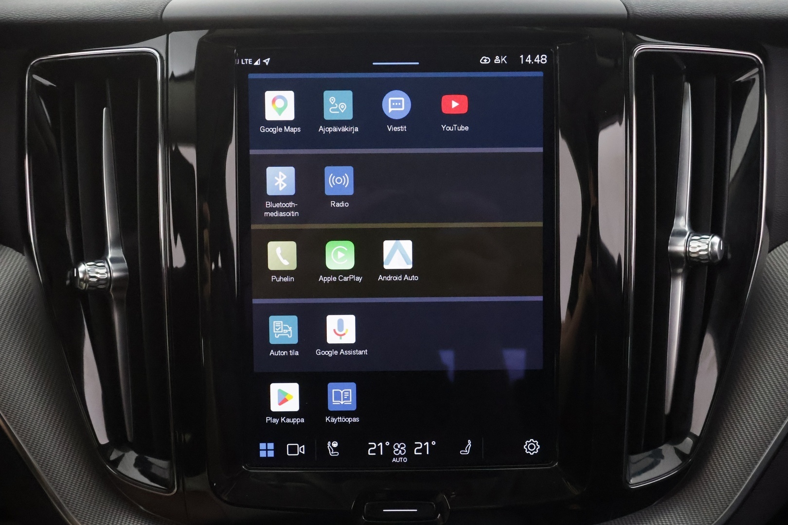 VOLVO XC60 2023
