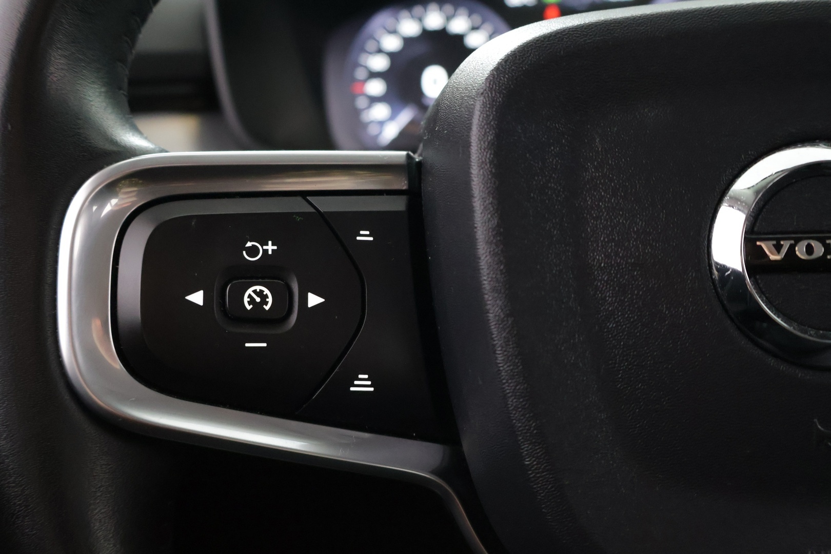 VOLVO XC40 2020