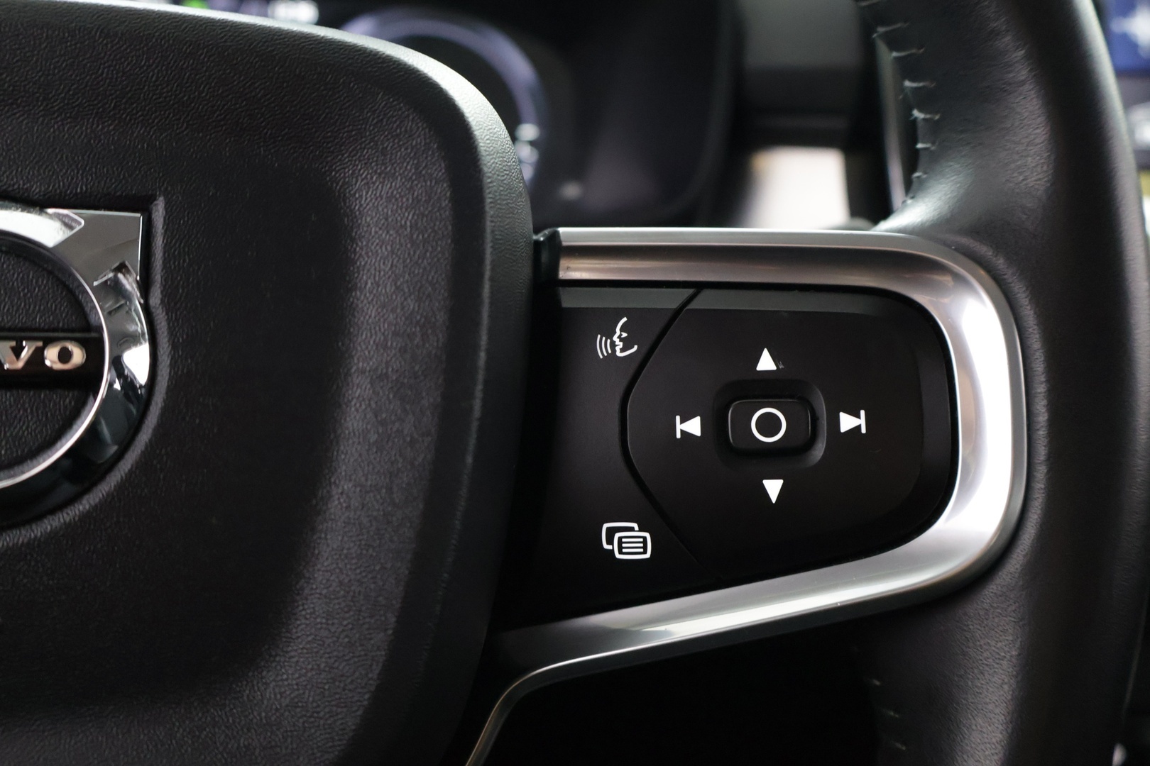 VOLVO XC40 2020