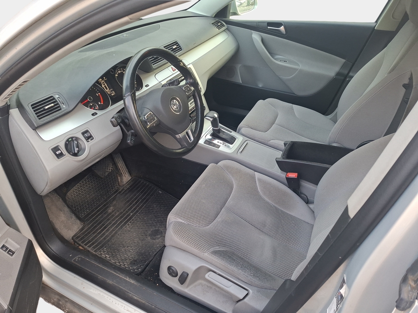 VOLKSWAGEN Passat 2010