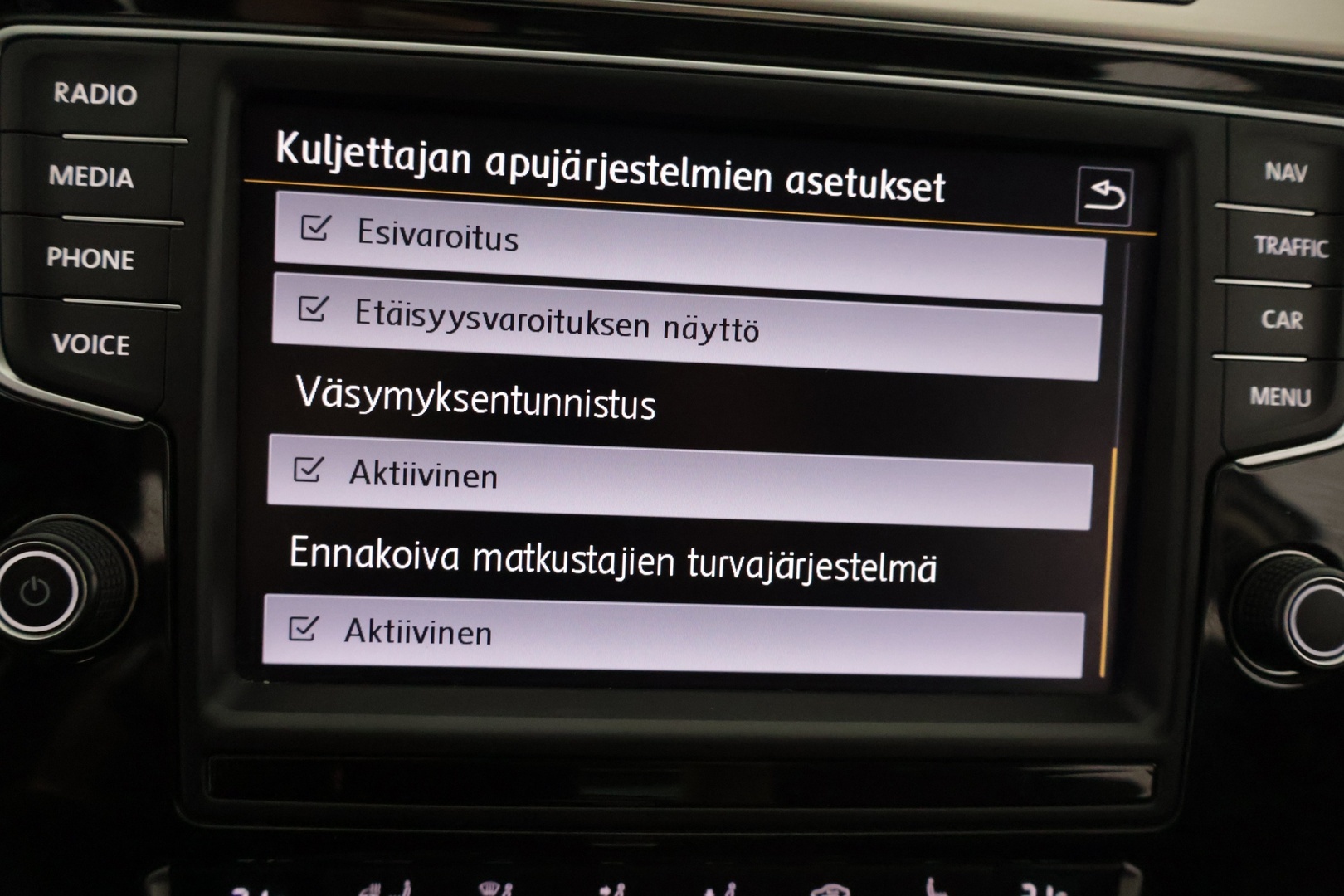 VOLKSWAGEN Passat 2016