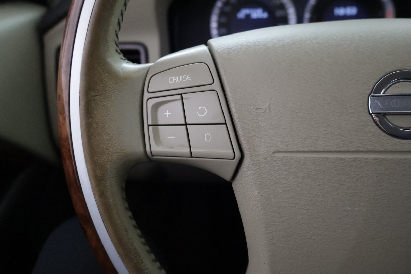 VOLVO XC70 2009