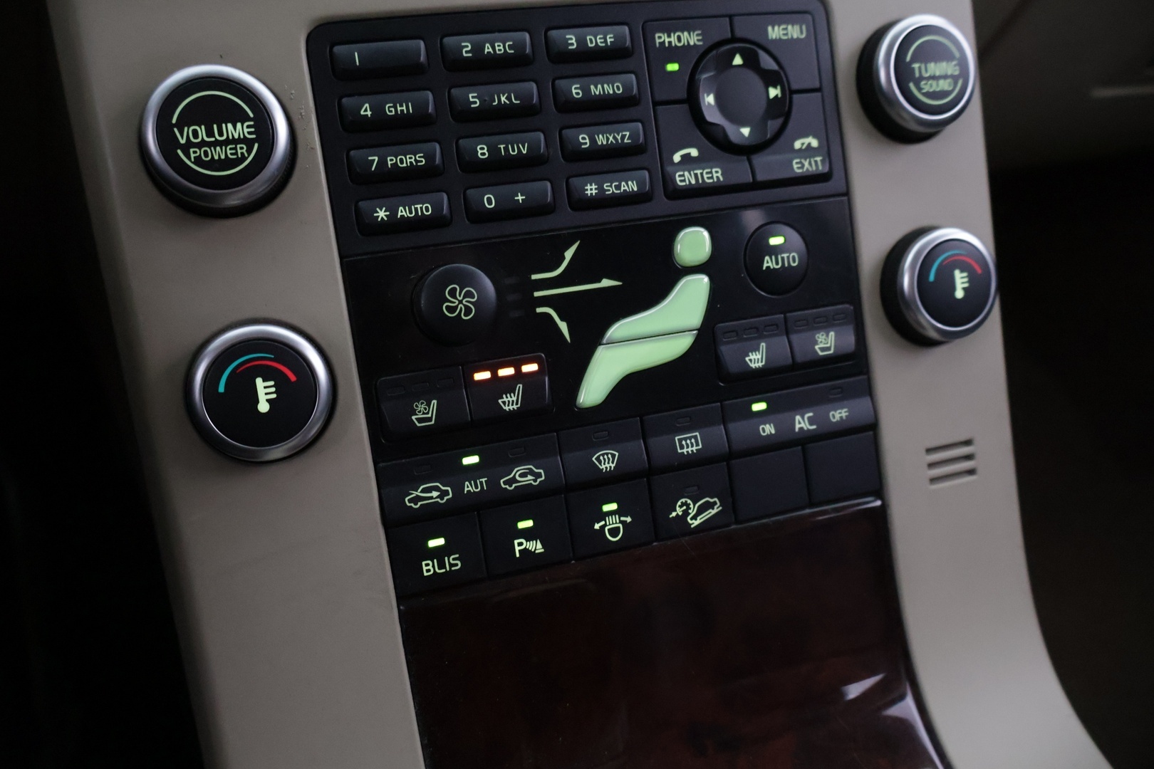 VOLVO XC70 2009