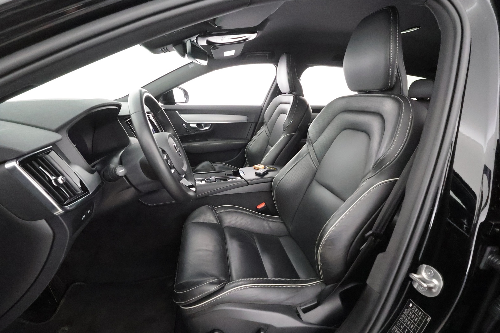 VOLVO V90 2023