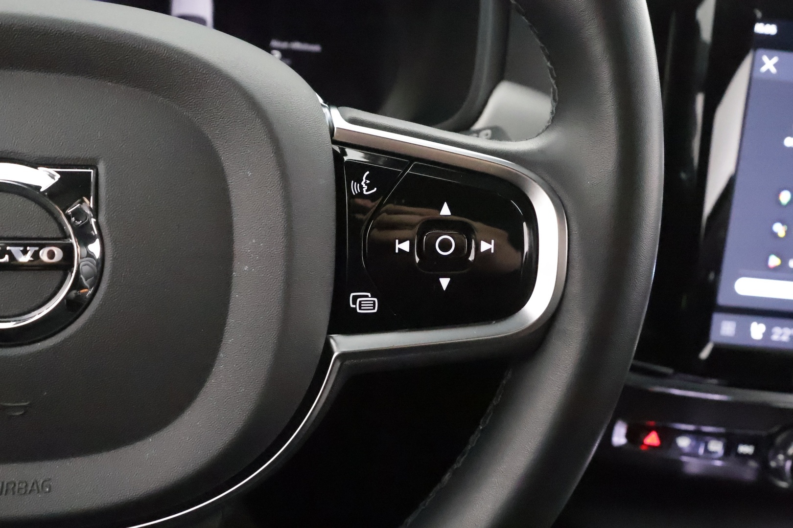 VOLVO V90 2023
