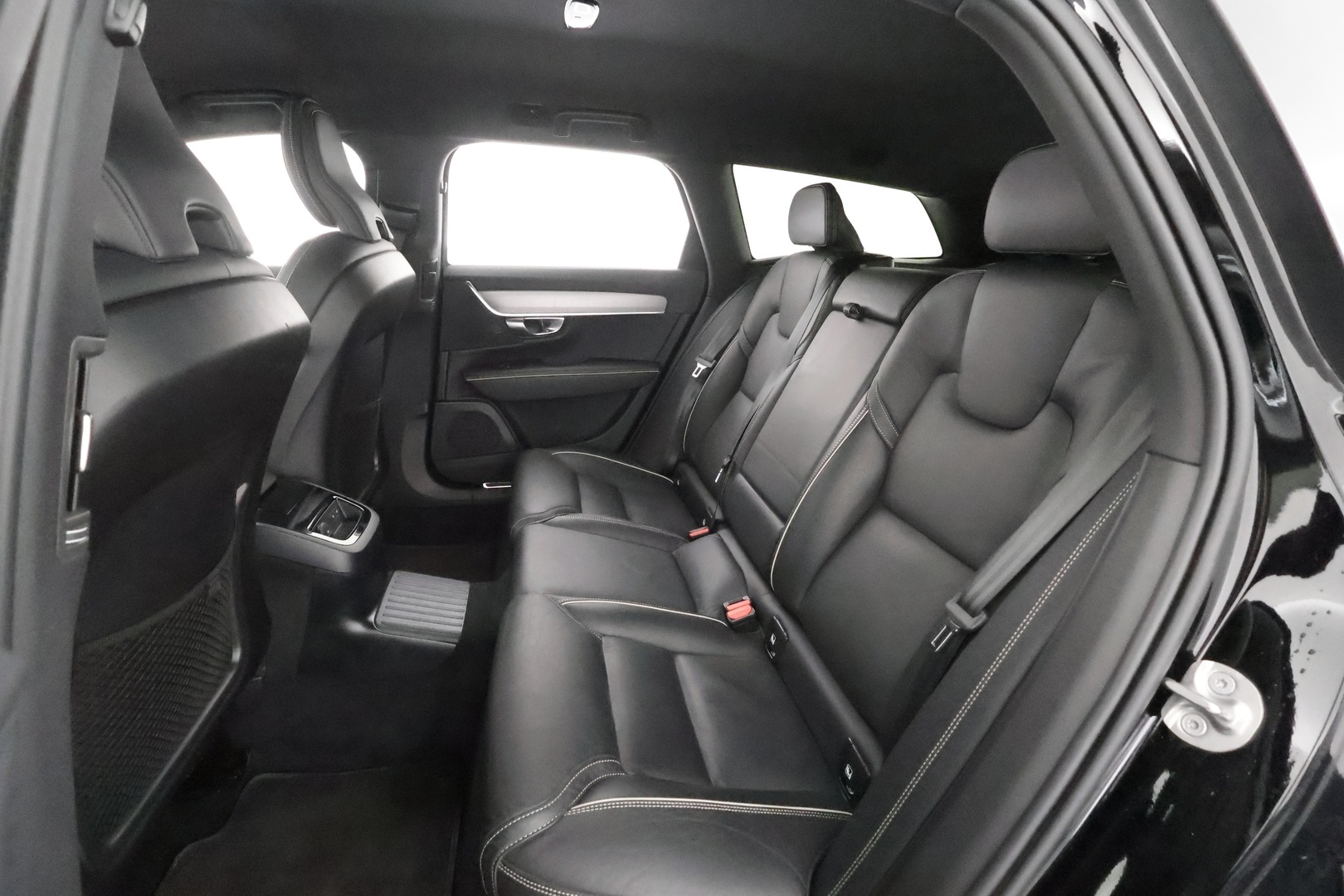 VOLVO V90 2023