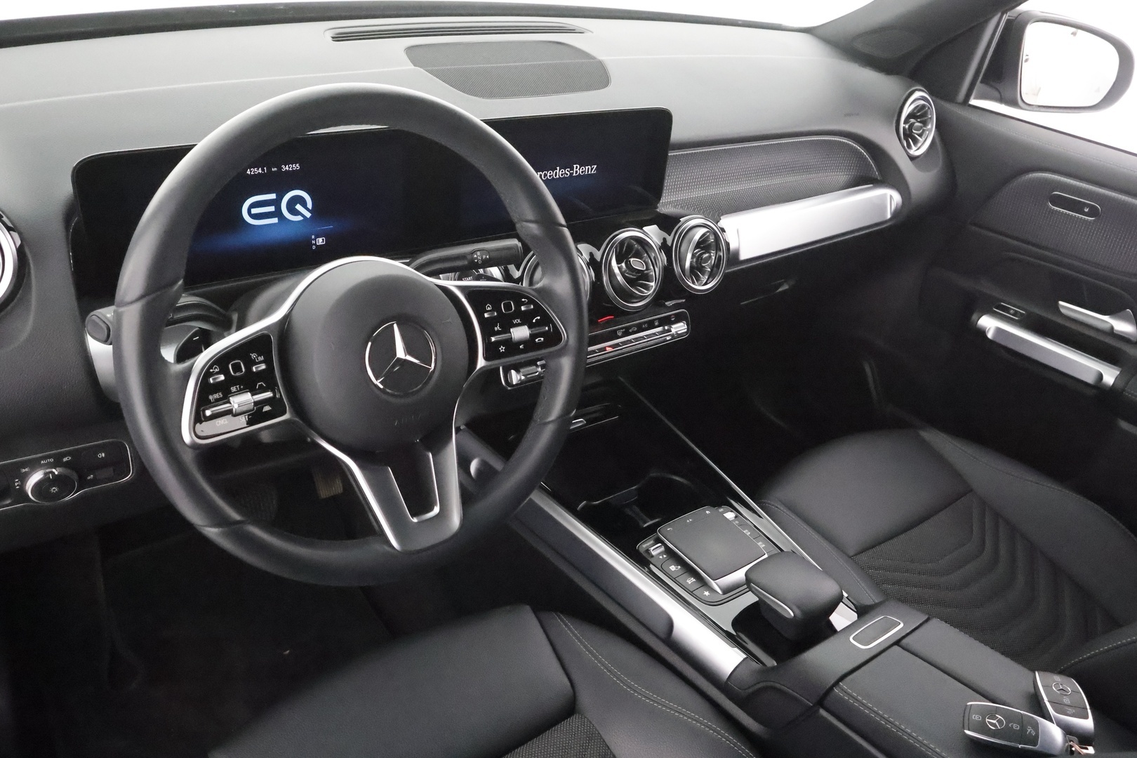 MERCEDES-BENZ EQB 2023