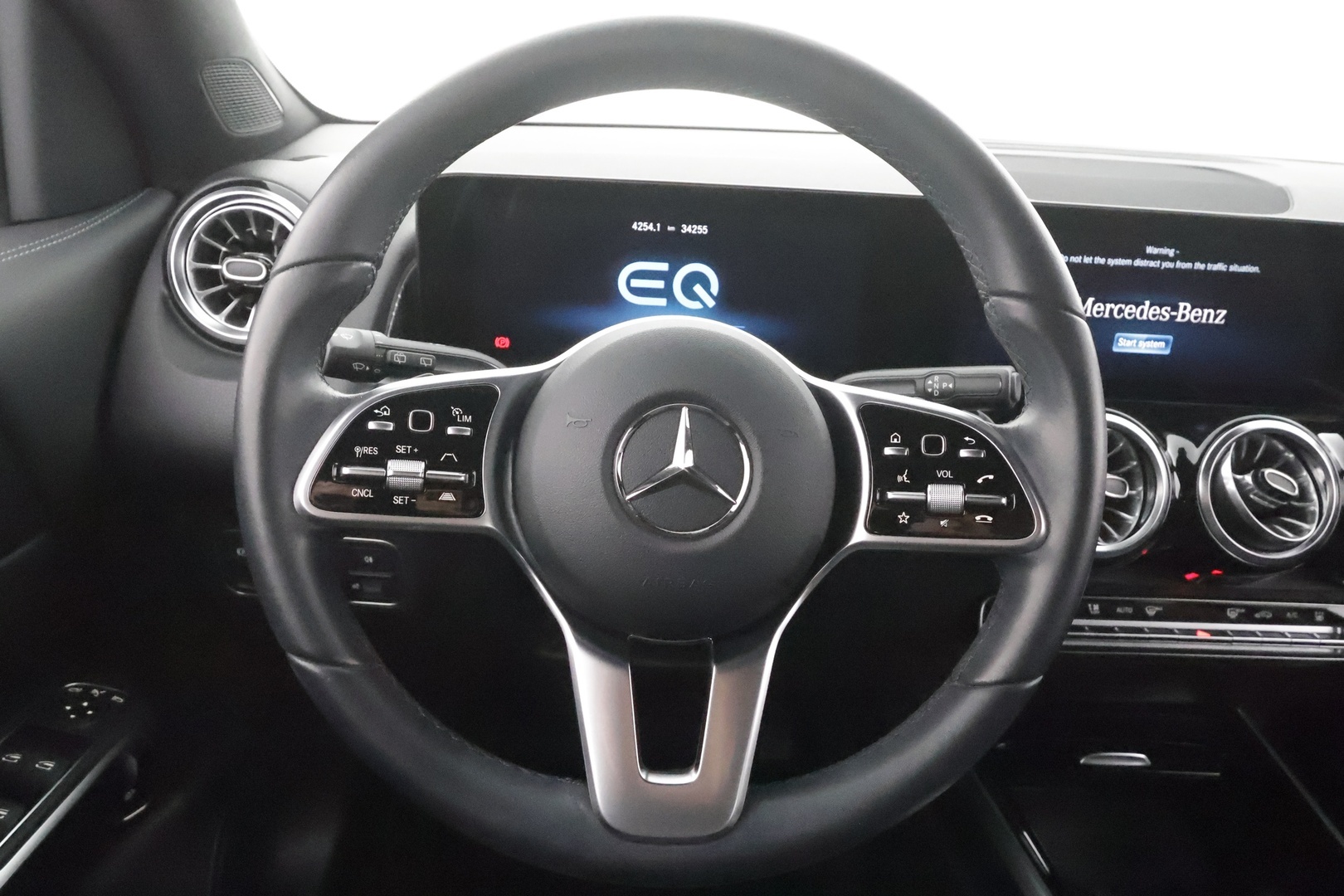 MERCEDES-BENZ EQB 2023