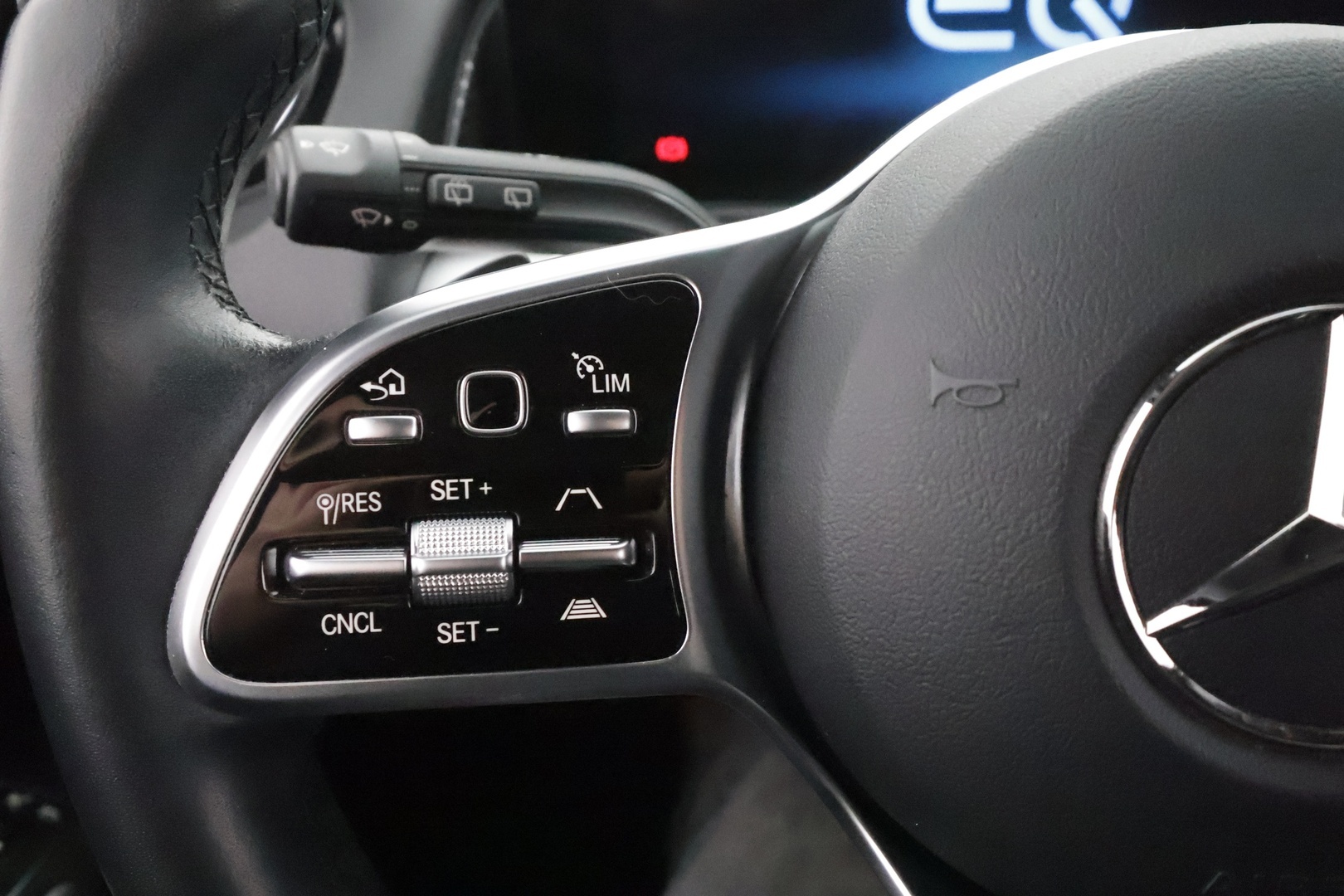 MERCEDES-BENZ EQB 2023